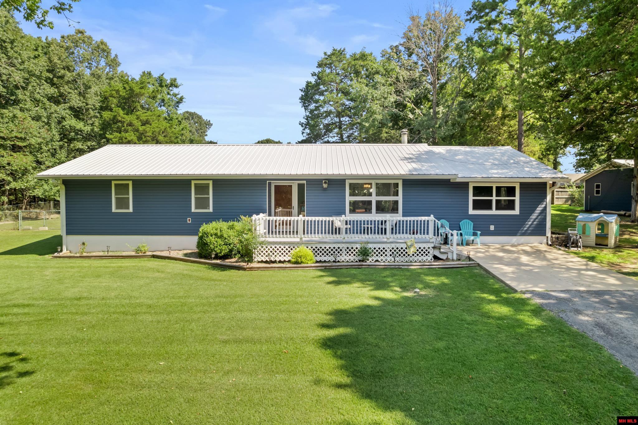 1308 HOLLYHOCK LANE