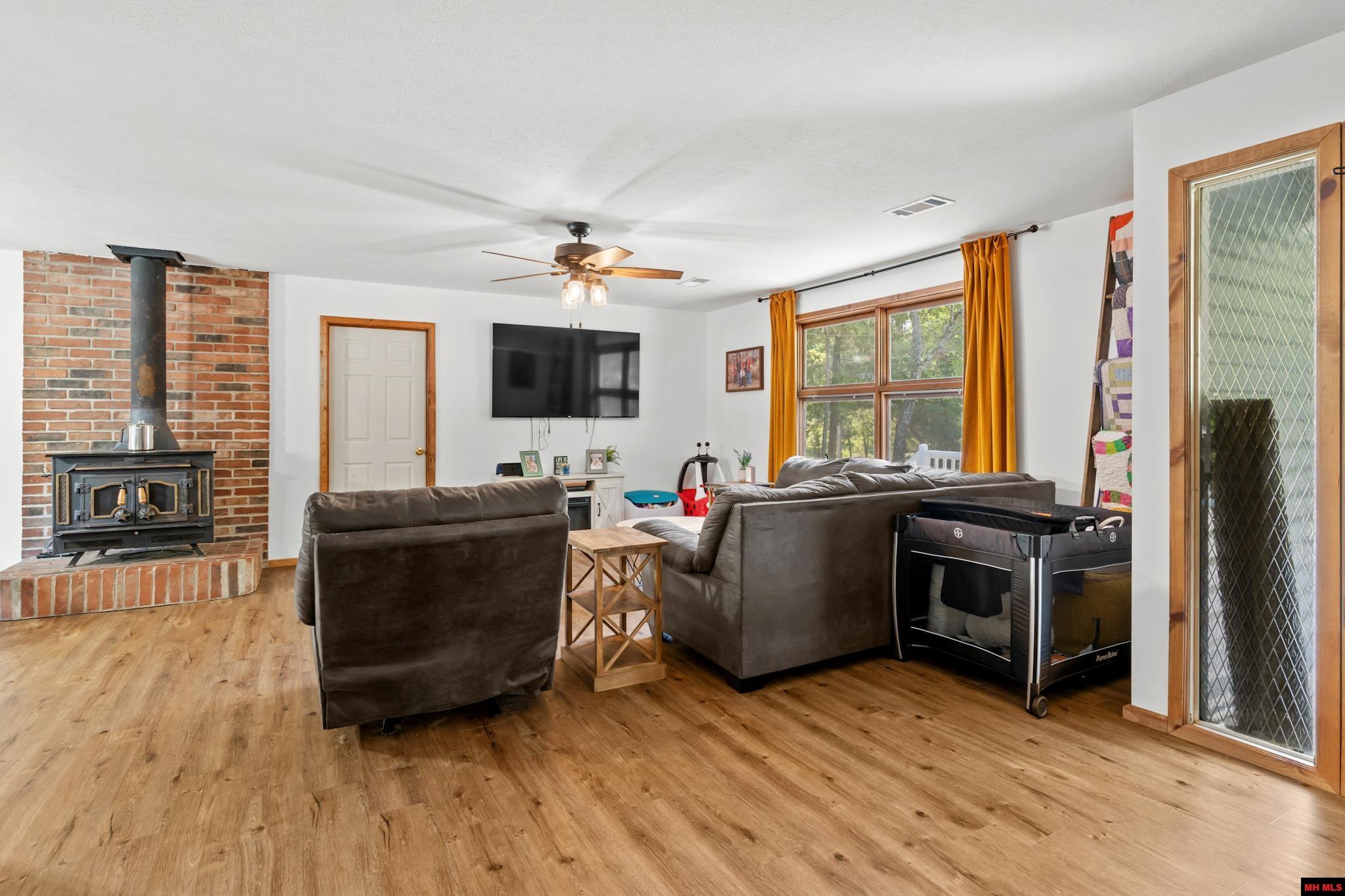 1308 HOLLYHOCK LANE