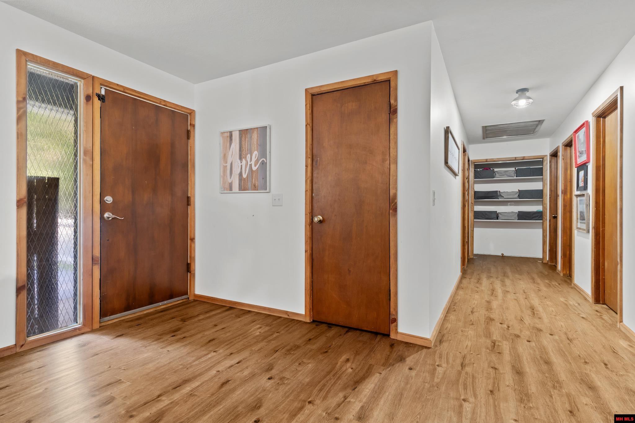 1308 HOLLYHOCK LANE