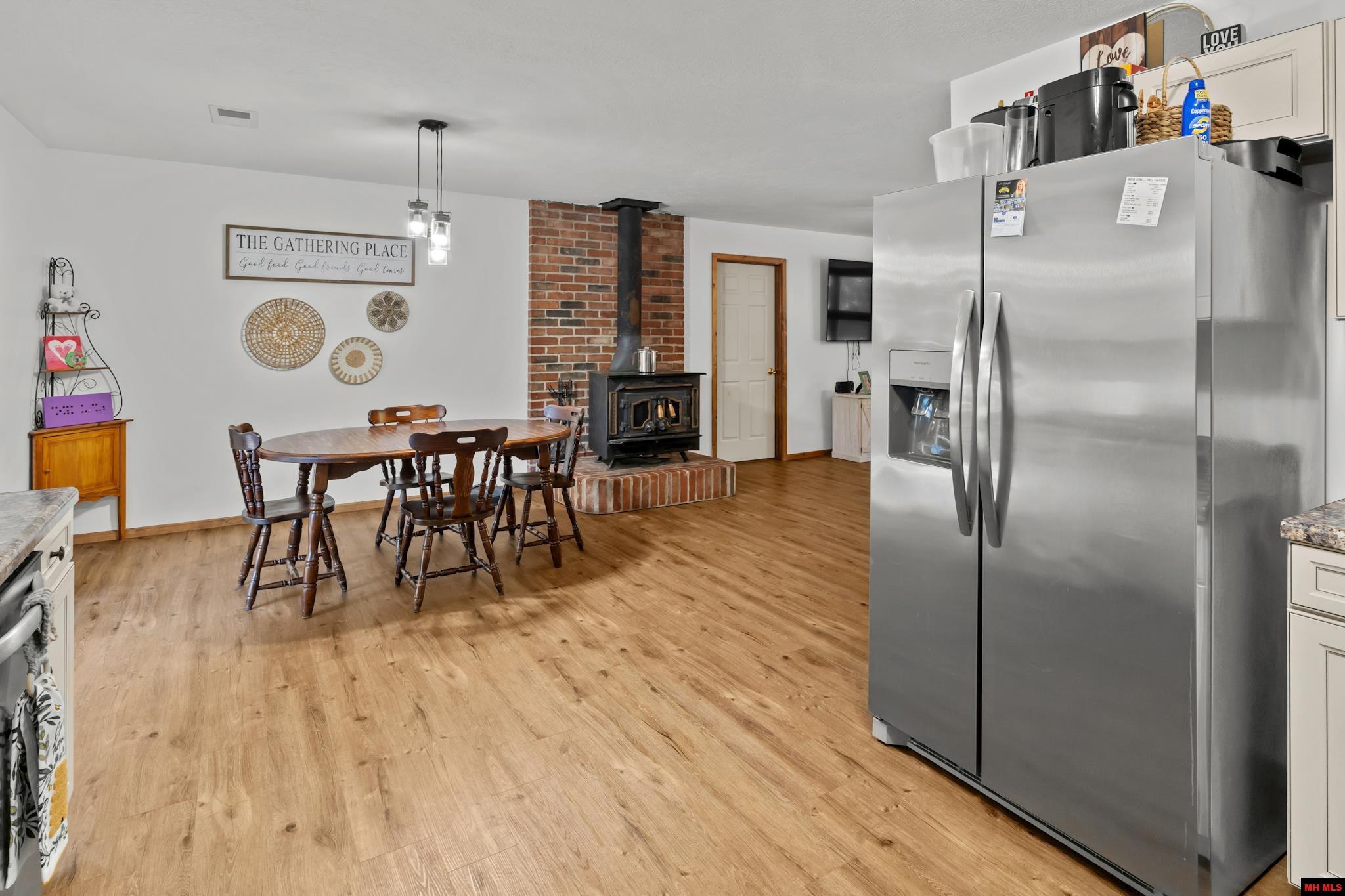 1308 HOLLYHOCK LANE