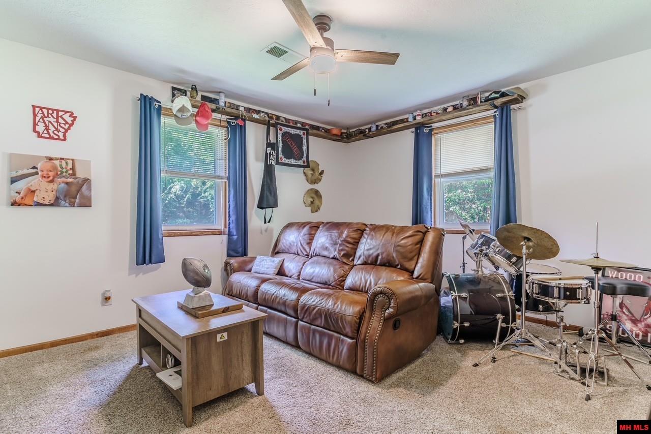 1308 HOLLYHOCK LANE