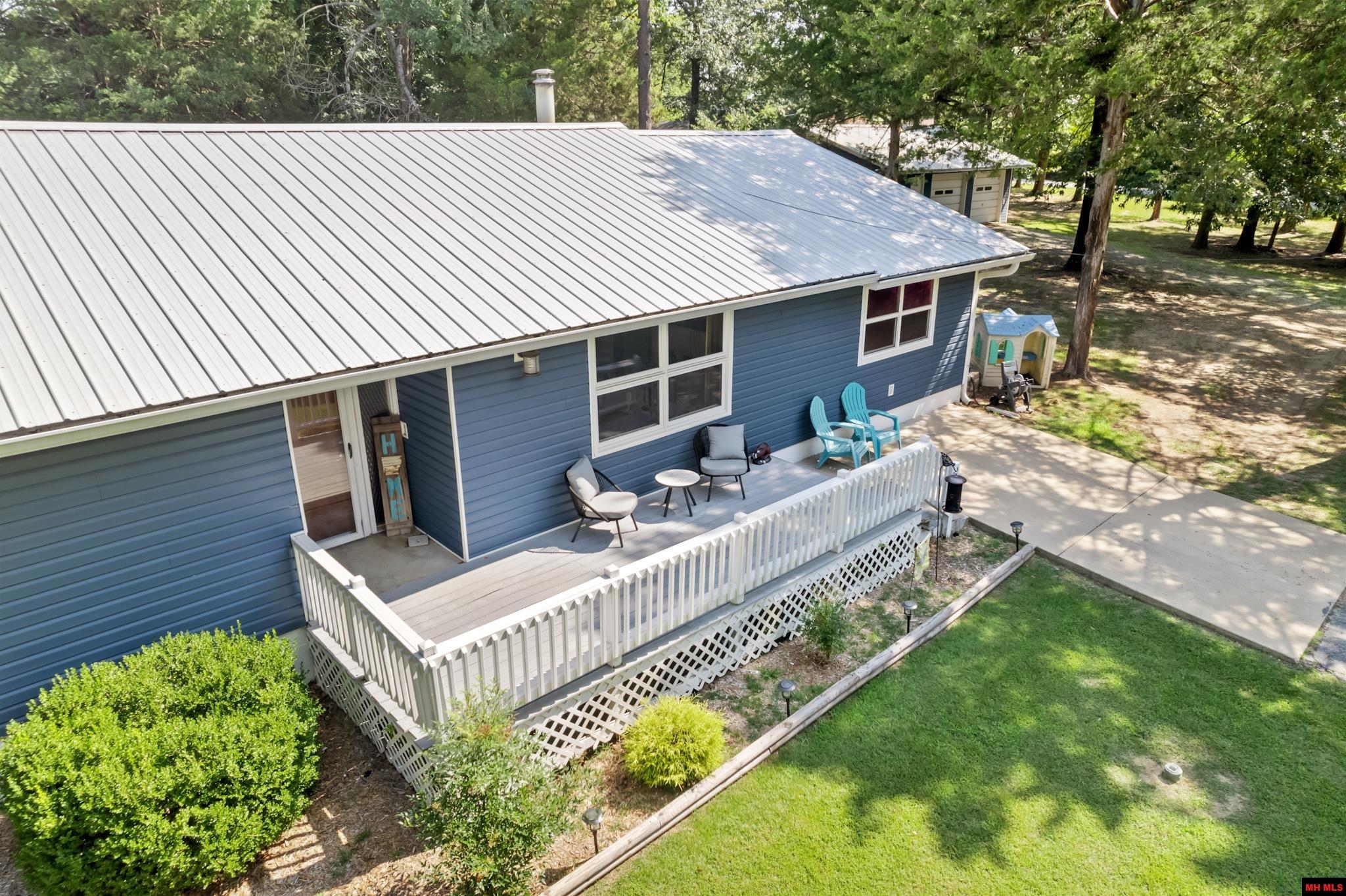 1308 HOLLYHOCK LANE