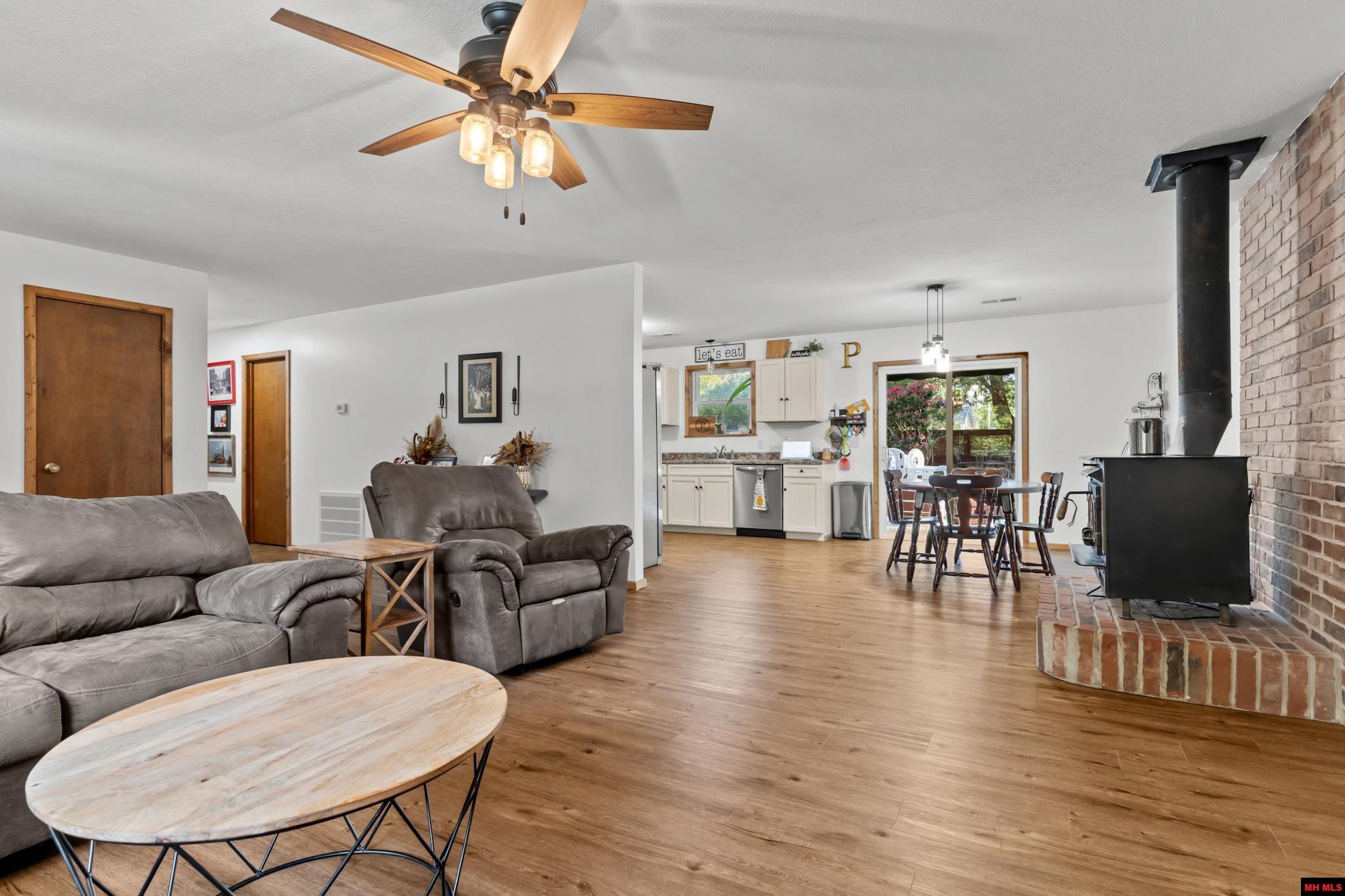 1308 HOLLYHOCK LANE