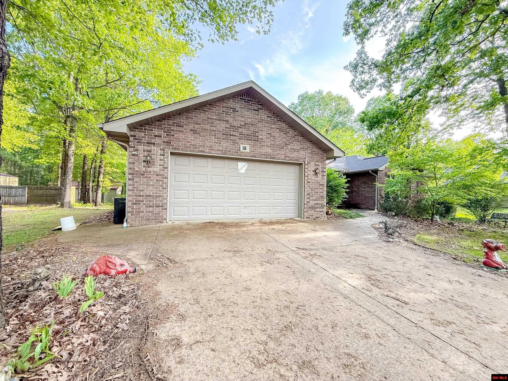 553 BAYPOINT DRIVE
