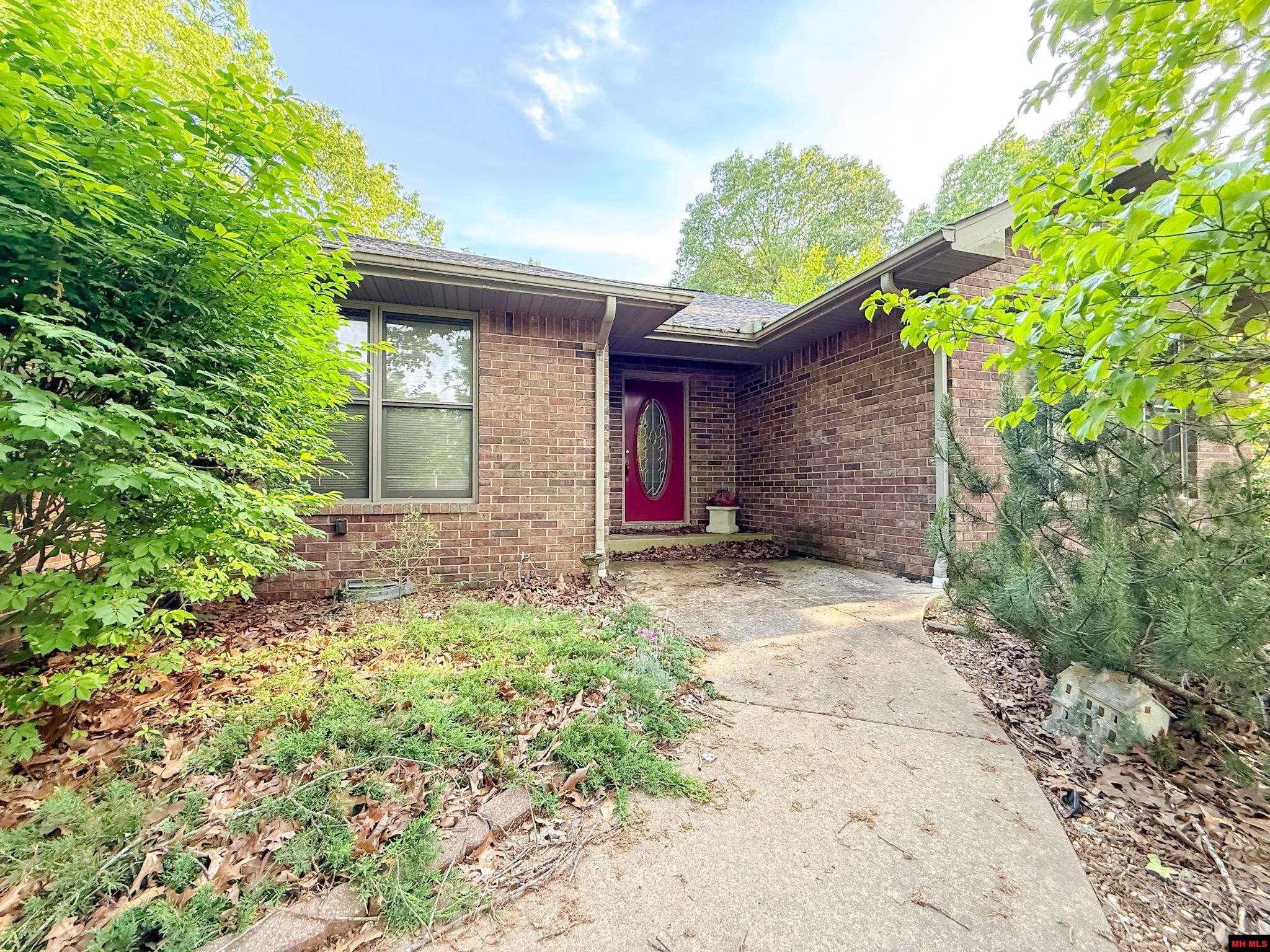 553 BAYPOINT DRIVE