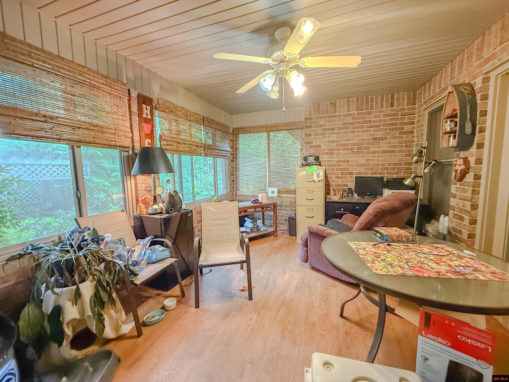 553 BAYPOINT DRIVE