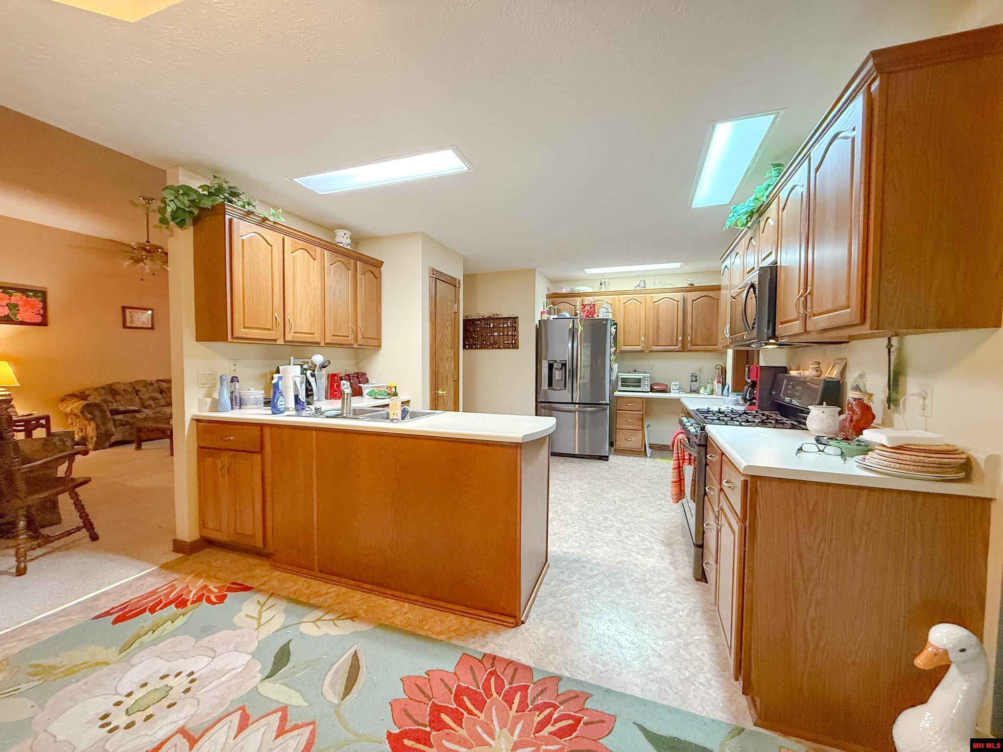 553 BAYPOINT DRIVE
