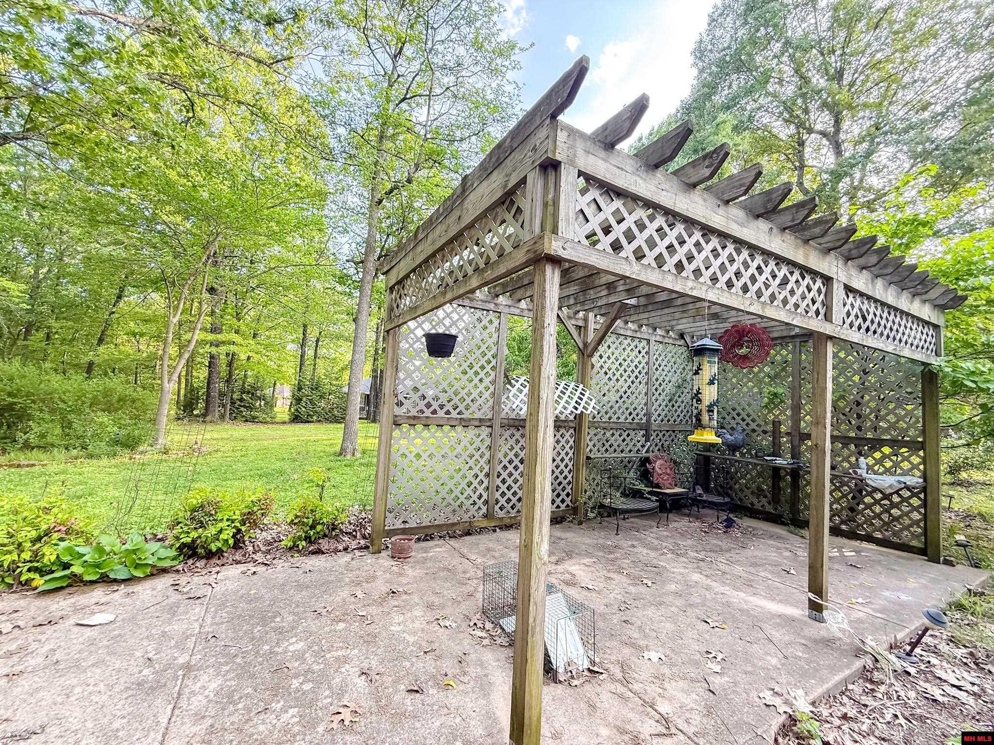 553 BAYPOINT DRIVE
