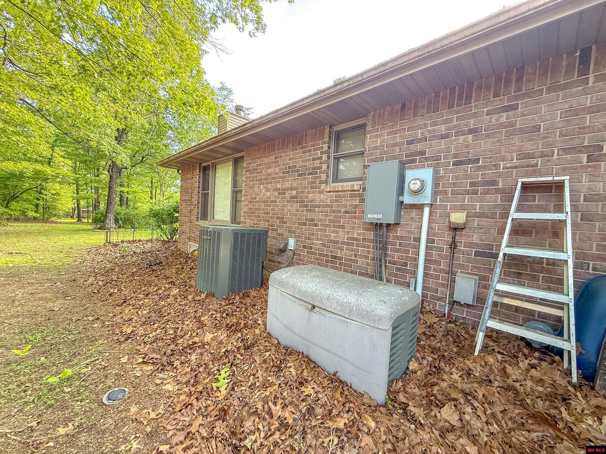 553 BAYPOINT DRIVE