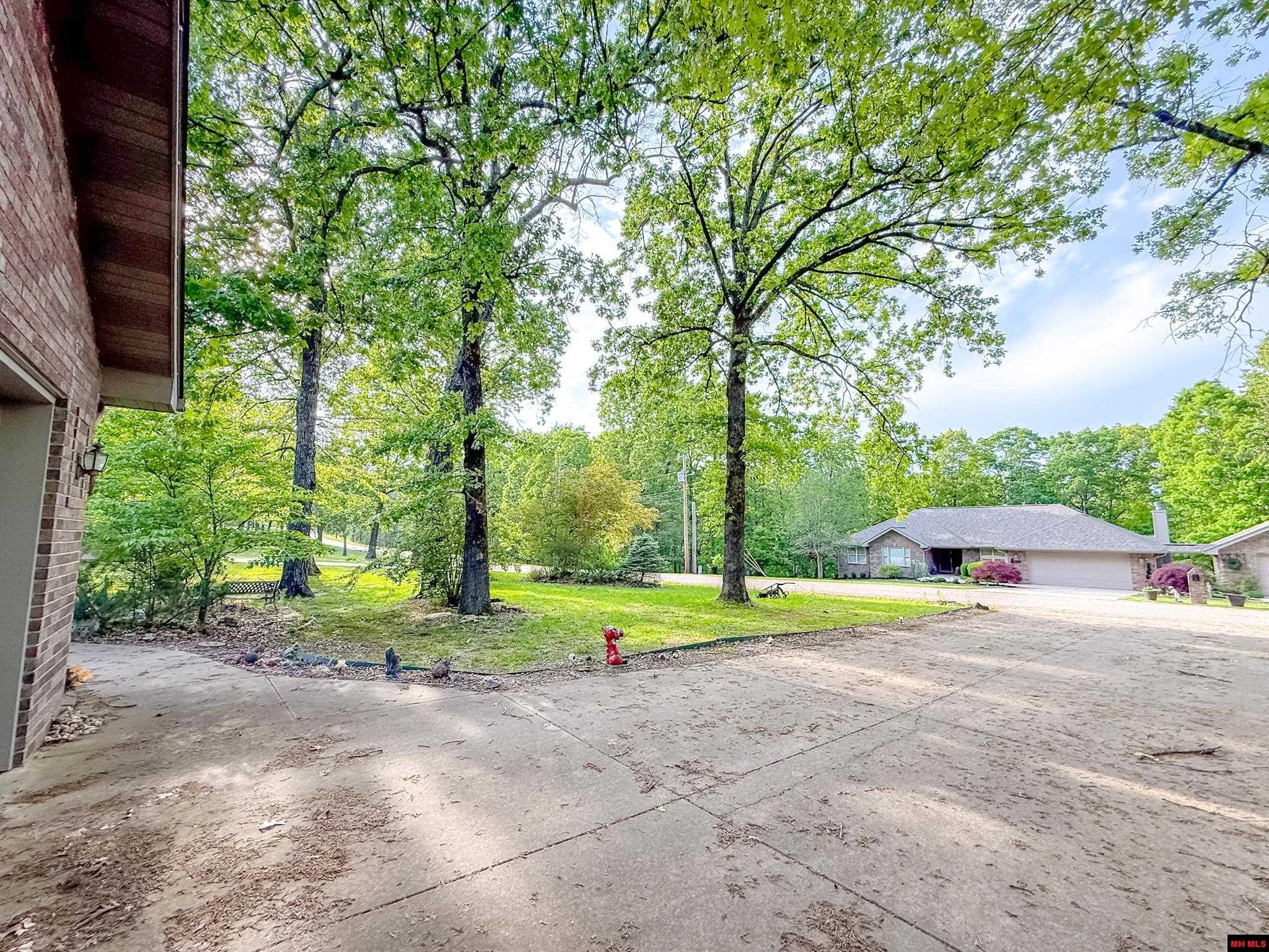 553 BAYPOINT DRIVE