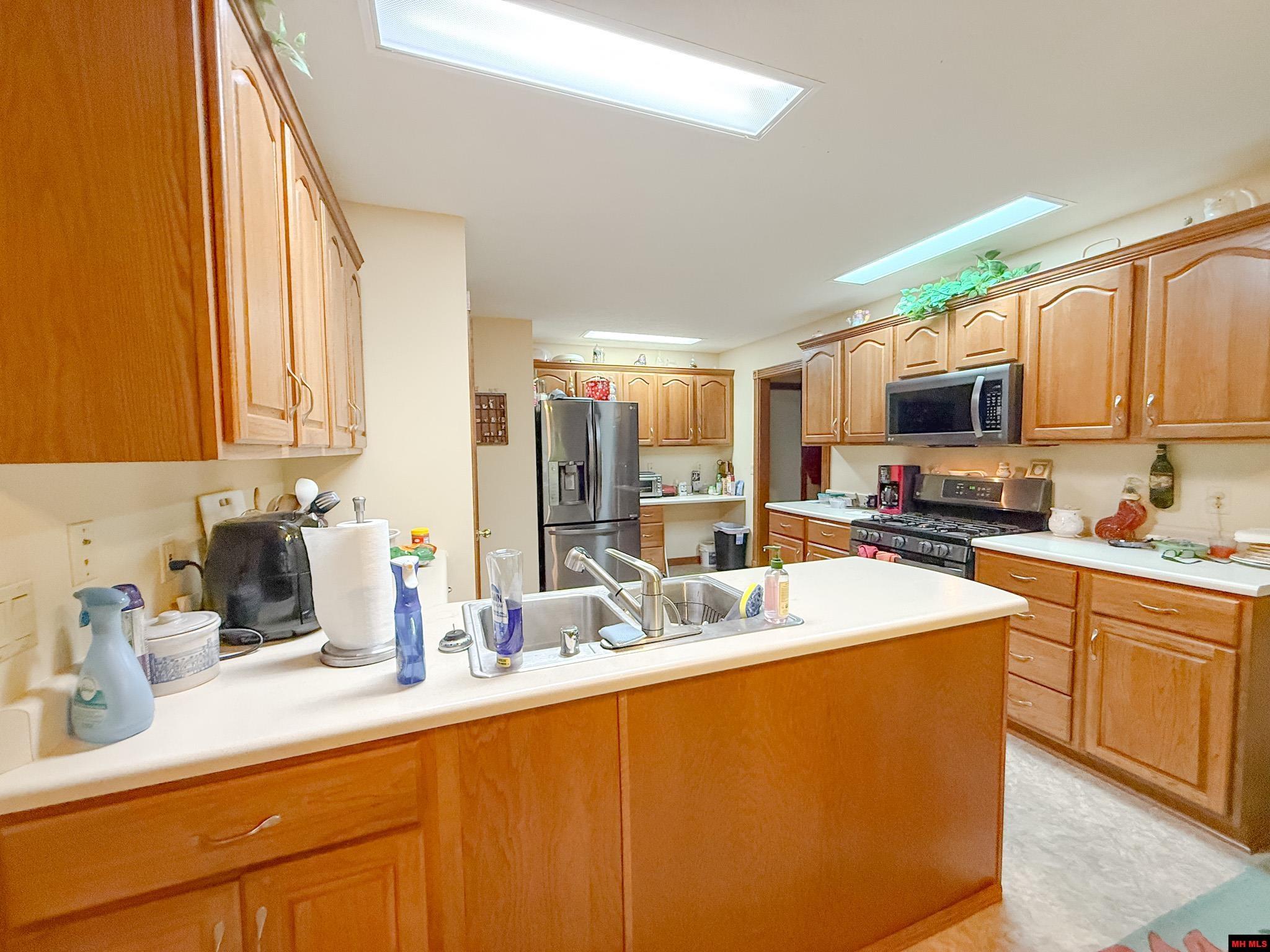 553 BAYPOINT DRIVE