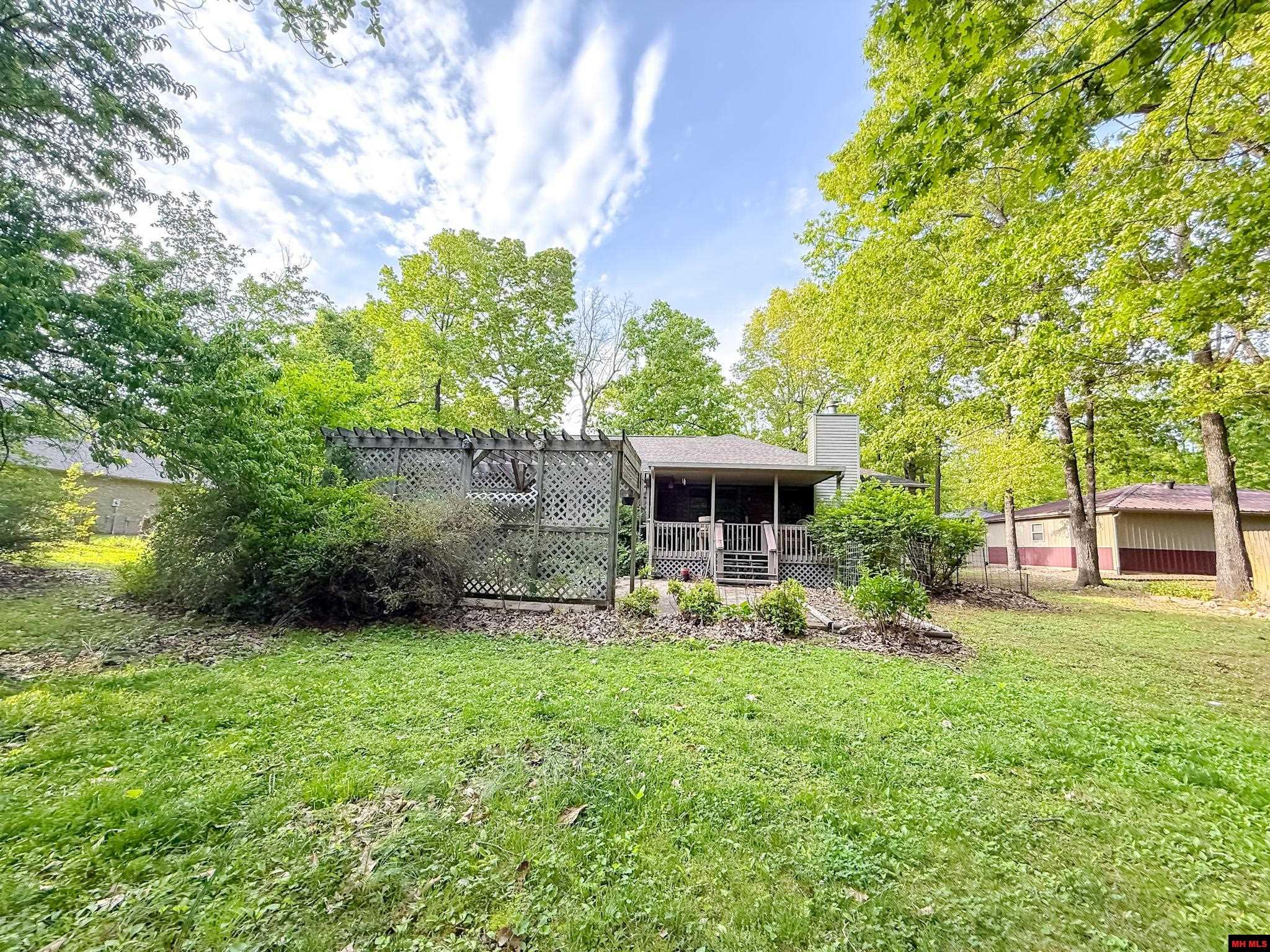 553 BAYPOINT DRIVE