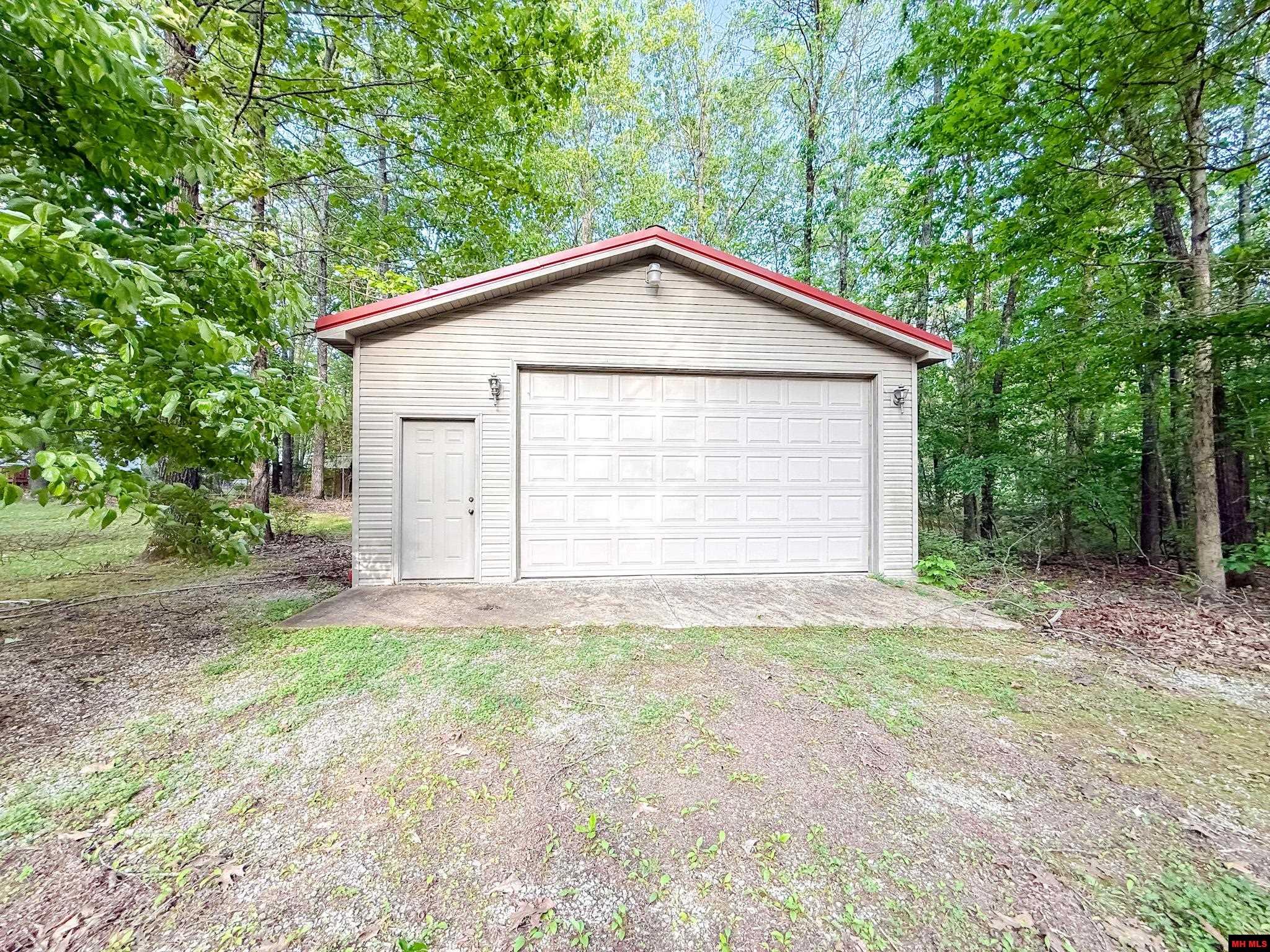 553 BAYPOINT DRIVE