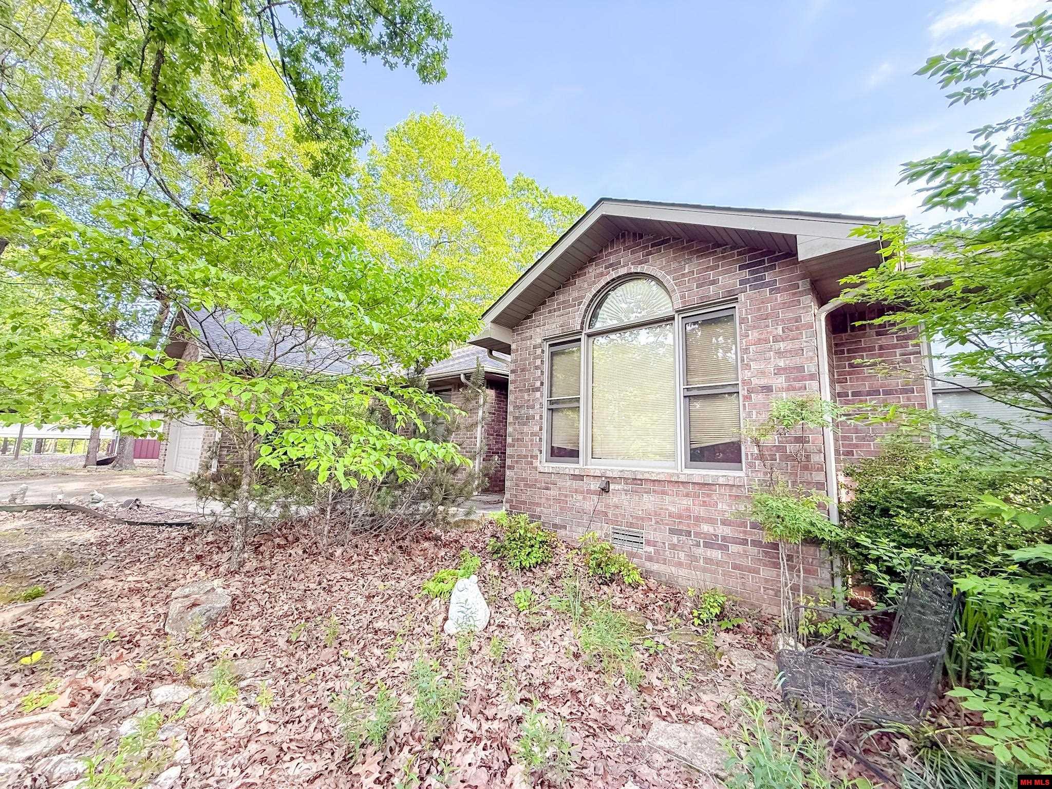 553 BAYPOINT DRIVE