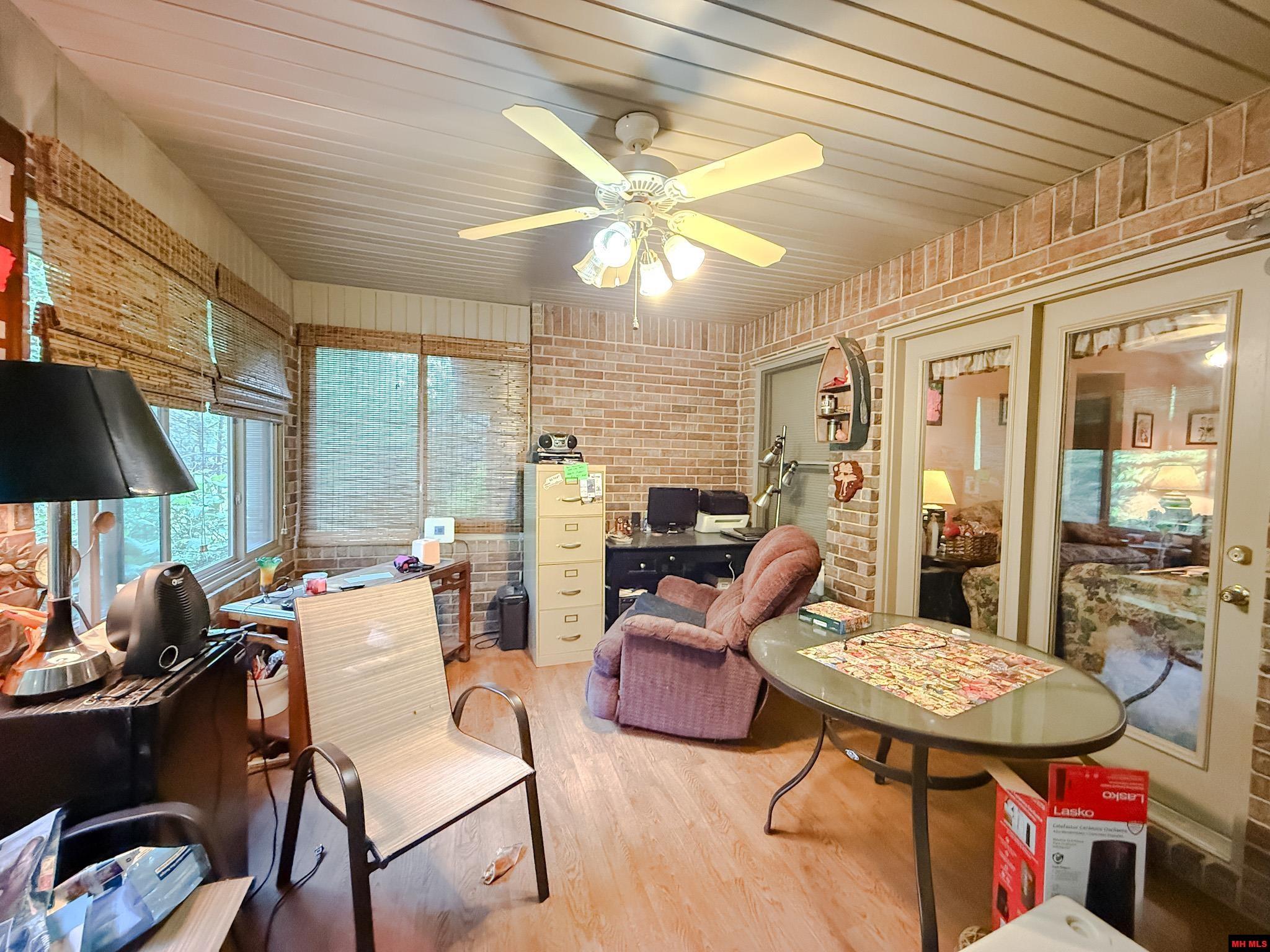 553 BAYPOINT DRIVE