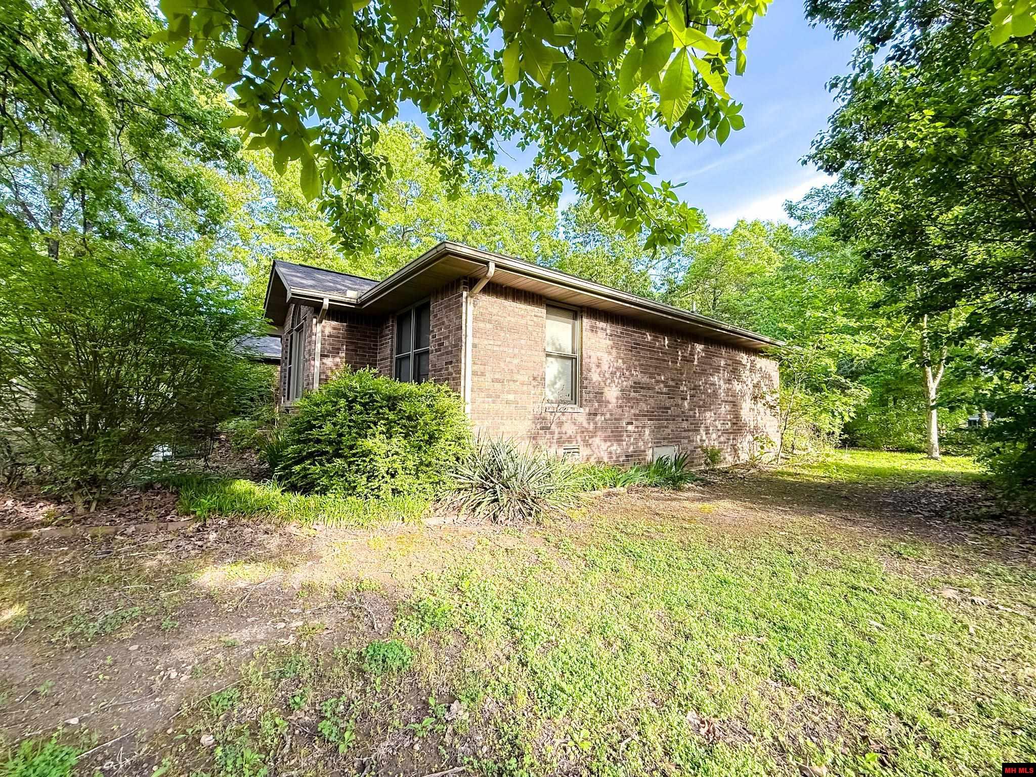 553 BAYPOINT DRIVE
