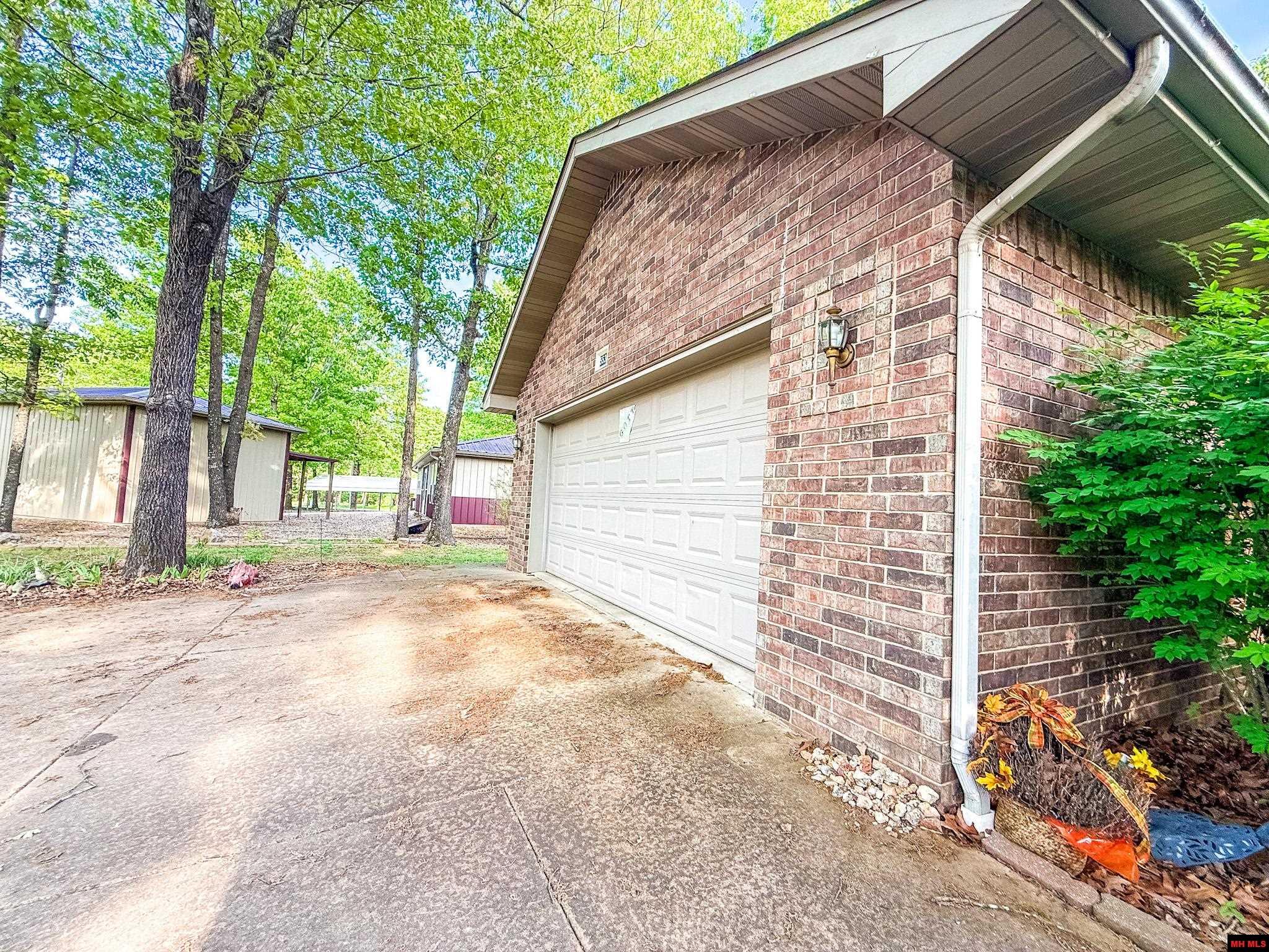 553 BAYPOINT DRIVE