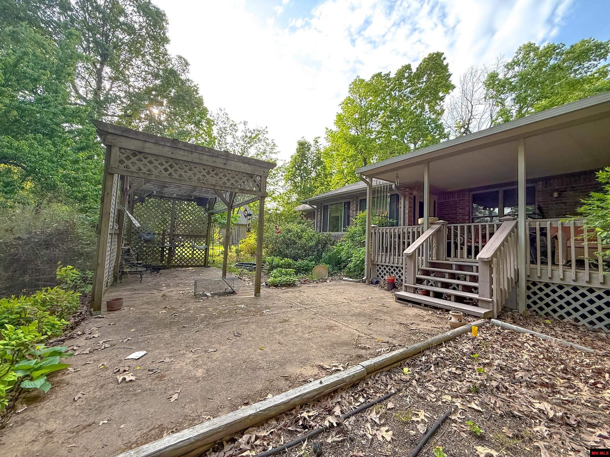 553 BAYPOINT DRIVE