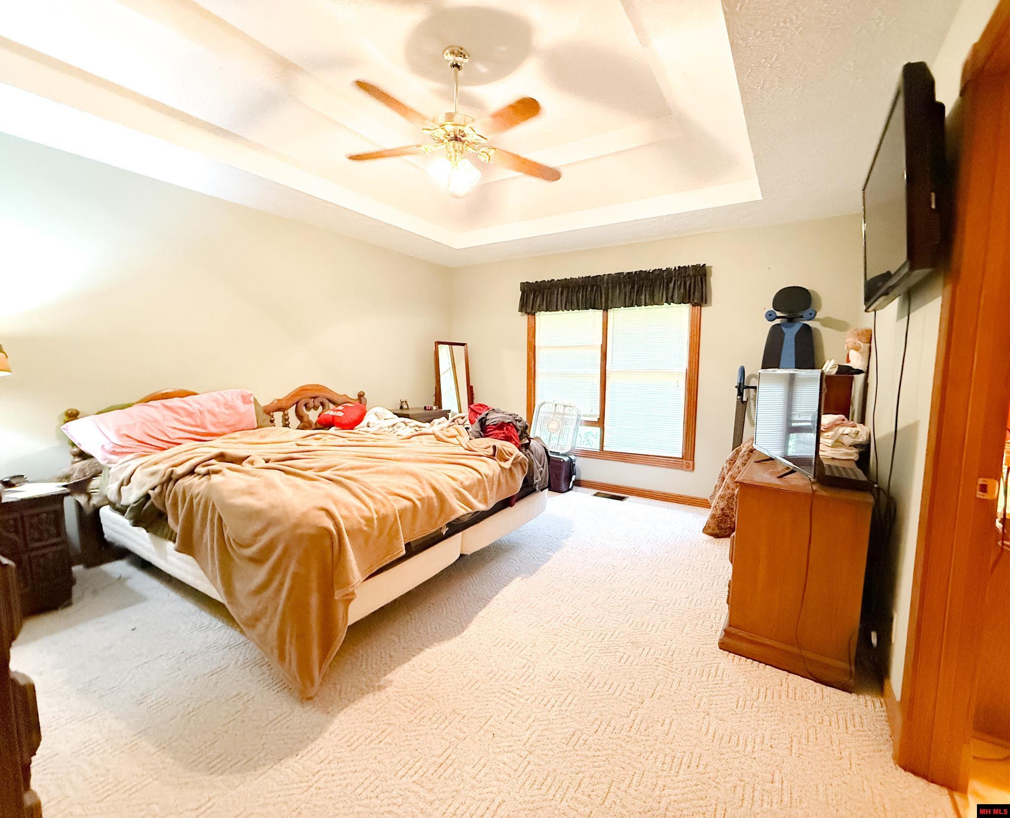 553 BAYPOINT DRIVE