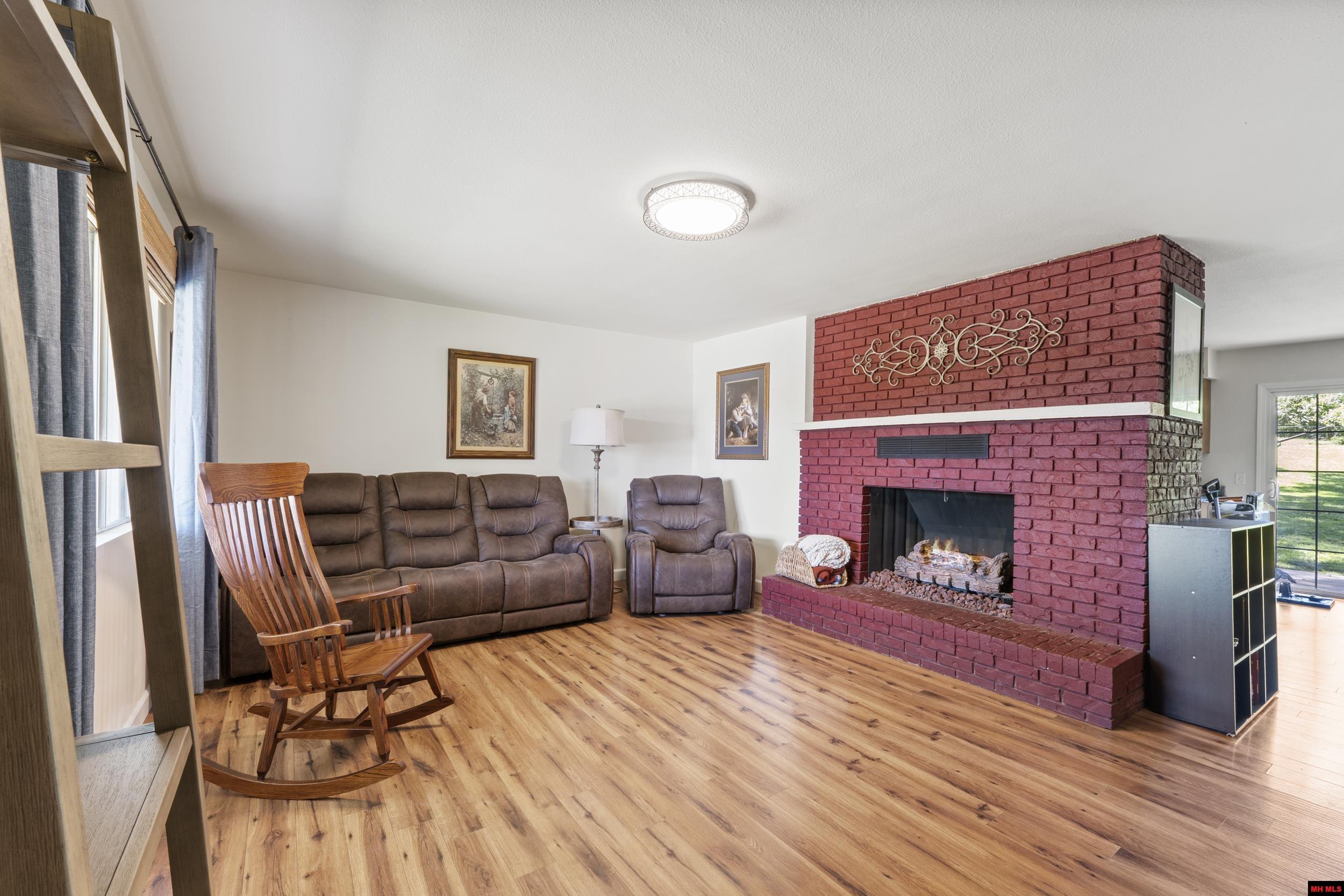 113 WESTERN HILLS LANE