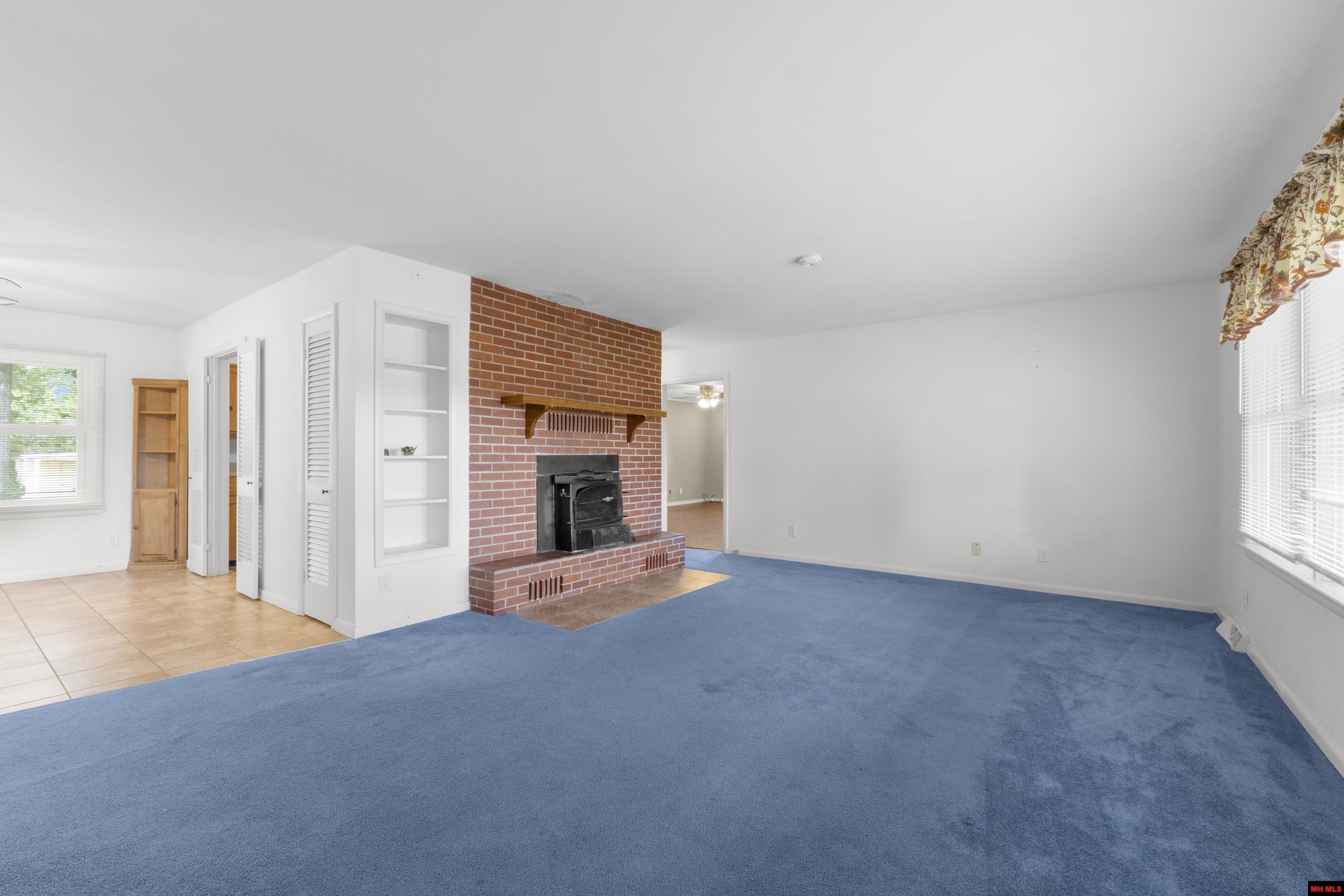 925 E 6TH STREET