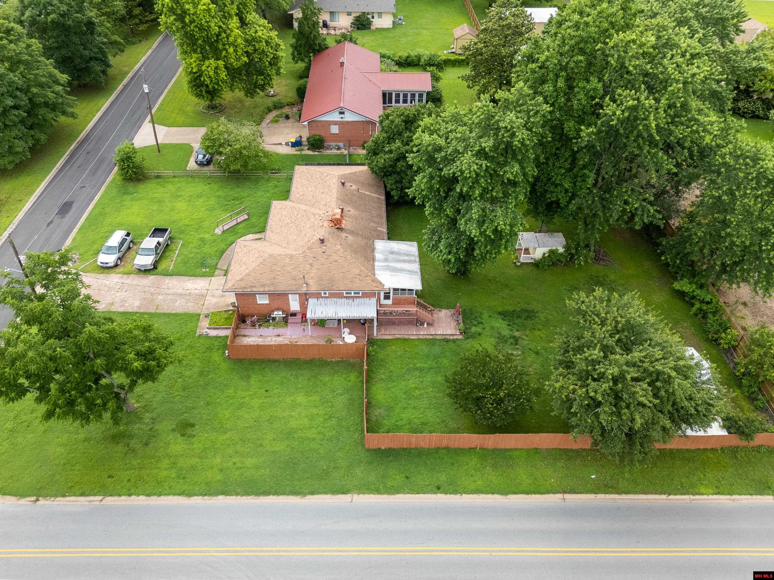 925 E 6TH STREET
