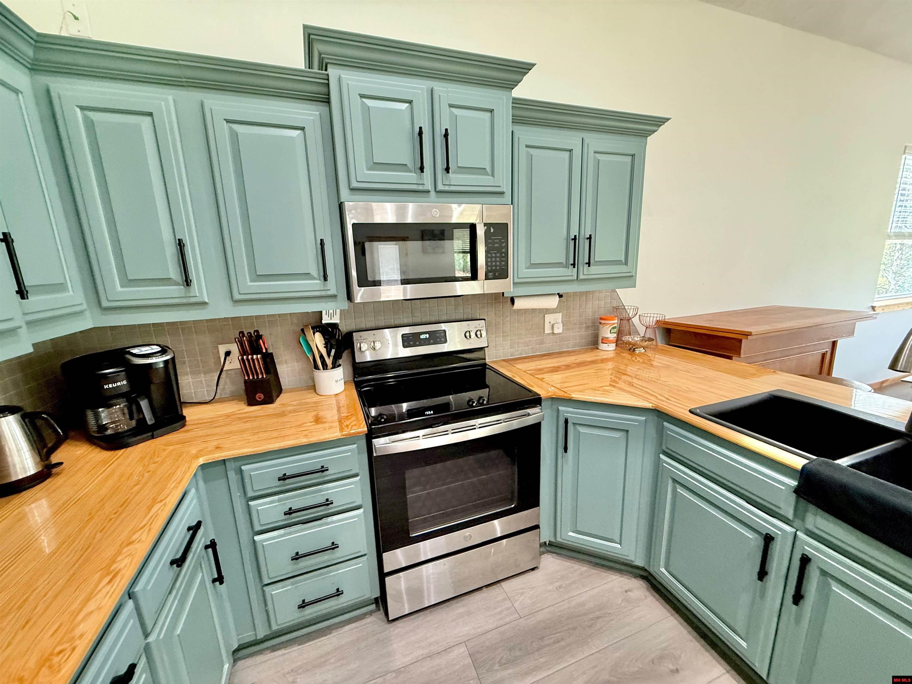 100 OAK LEAF TRAIL