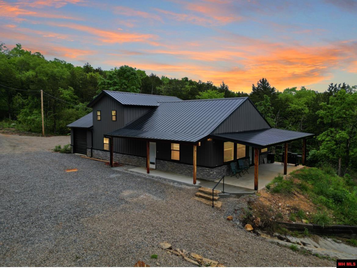 100 OAK LEAF TRAIL