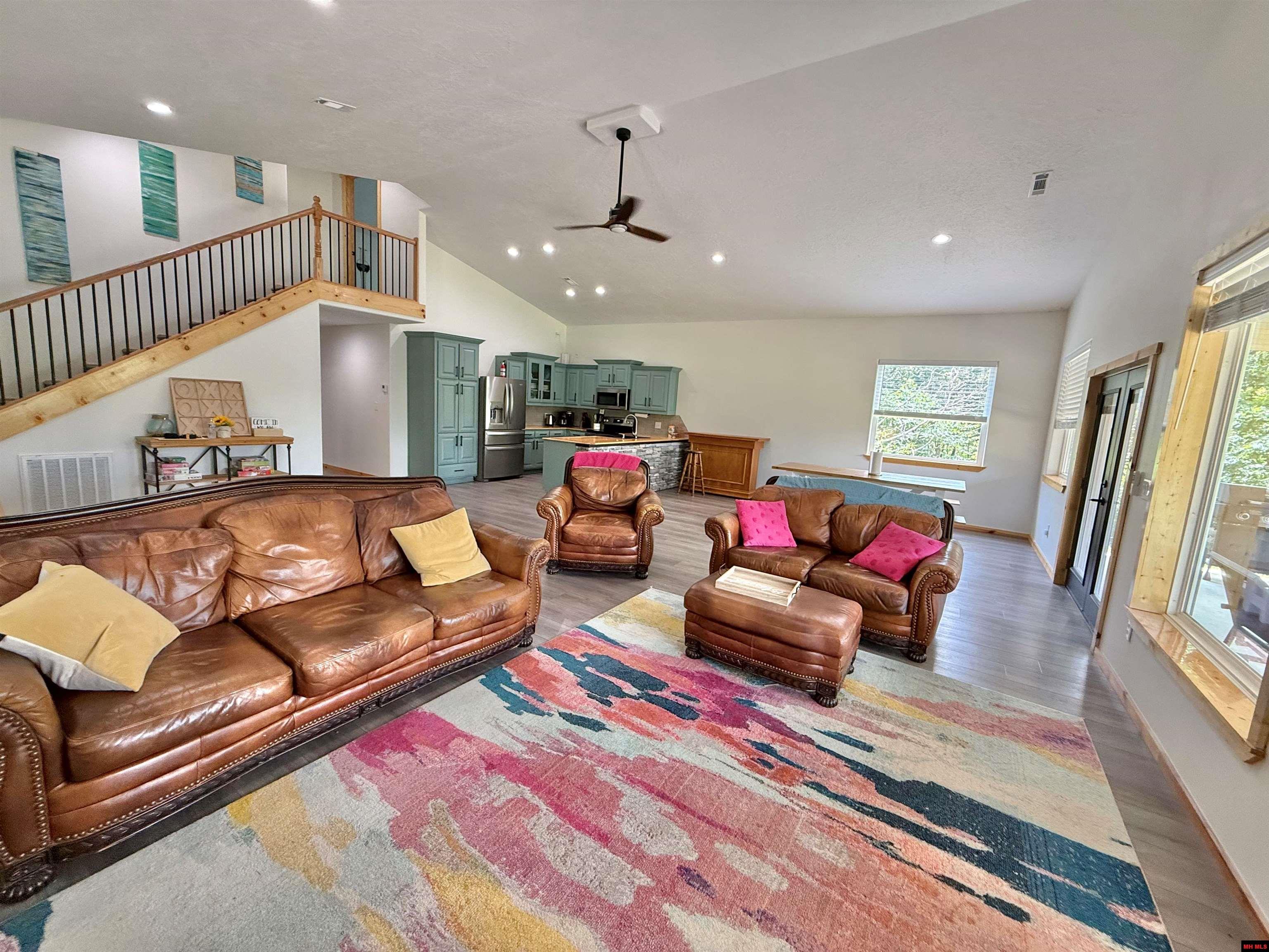 100 OAK LEAF TRAIL