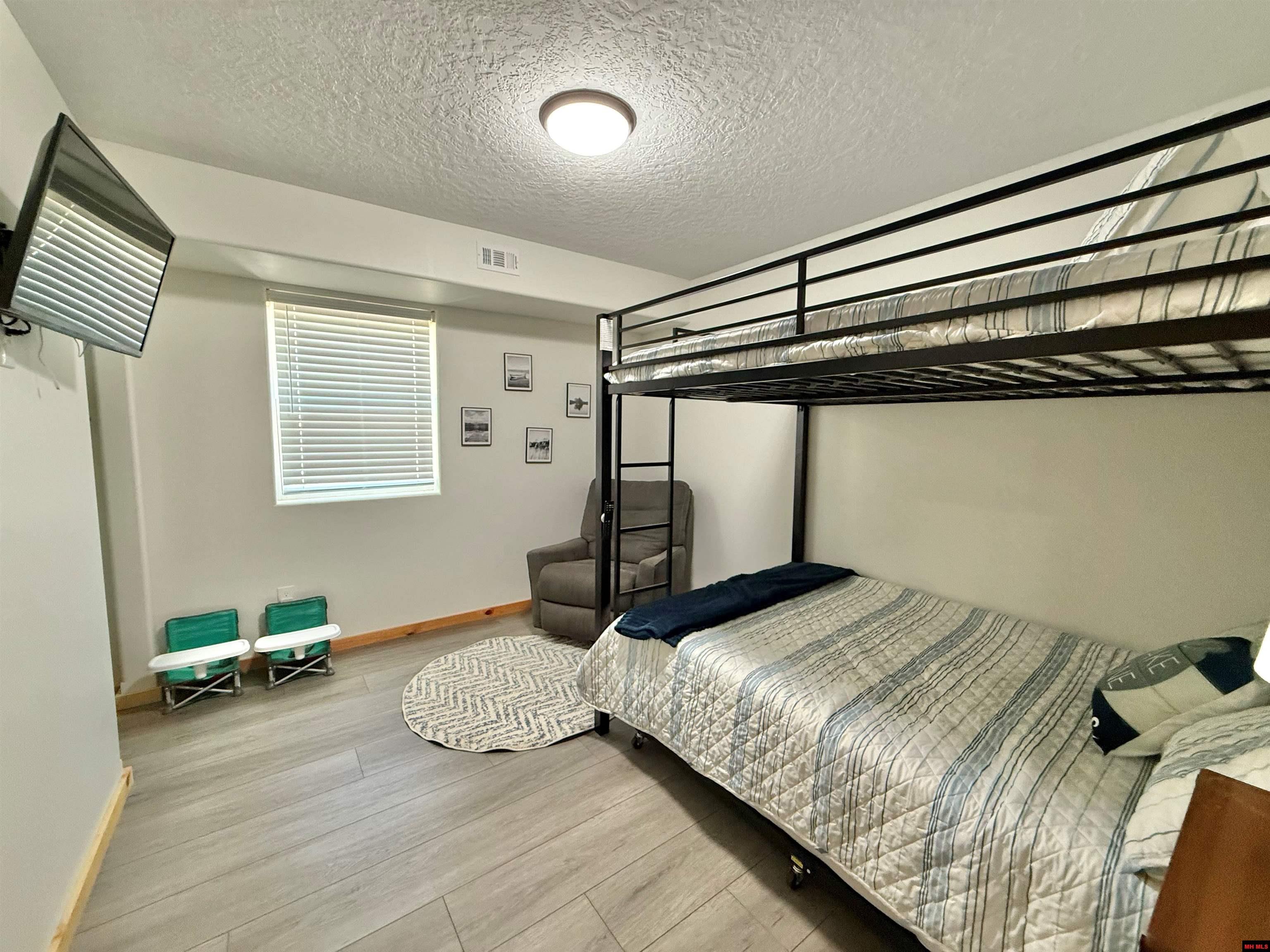 100 OAK LEAF TRAIL