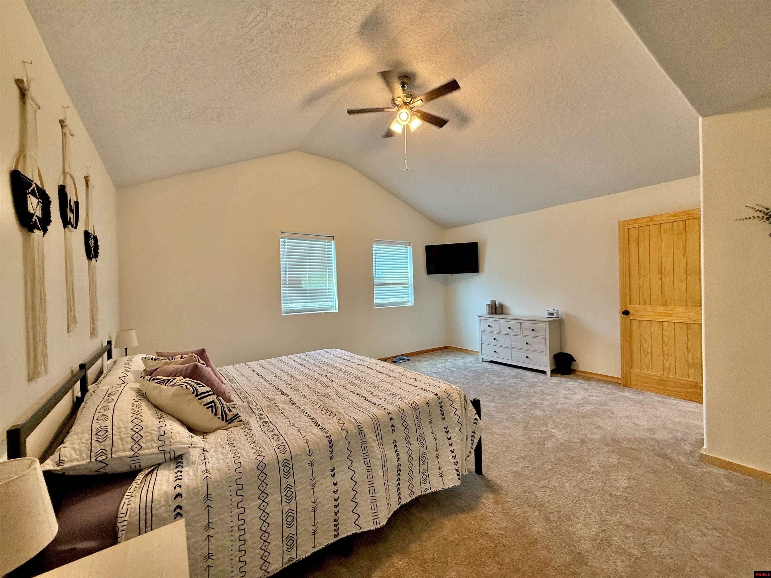 100 OAK LEAF TRAIL