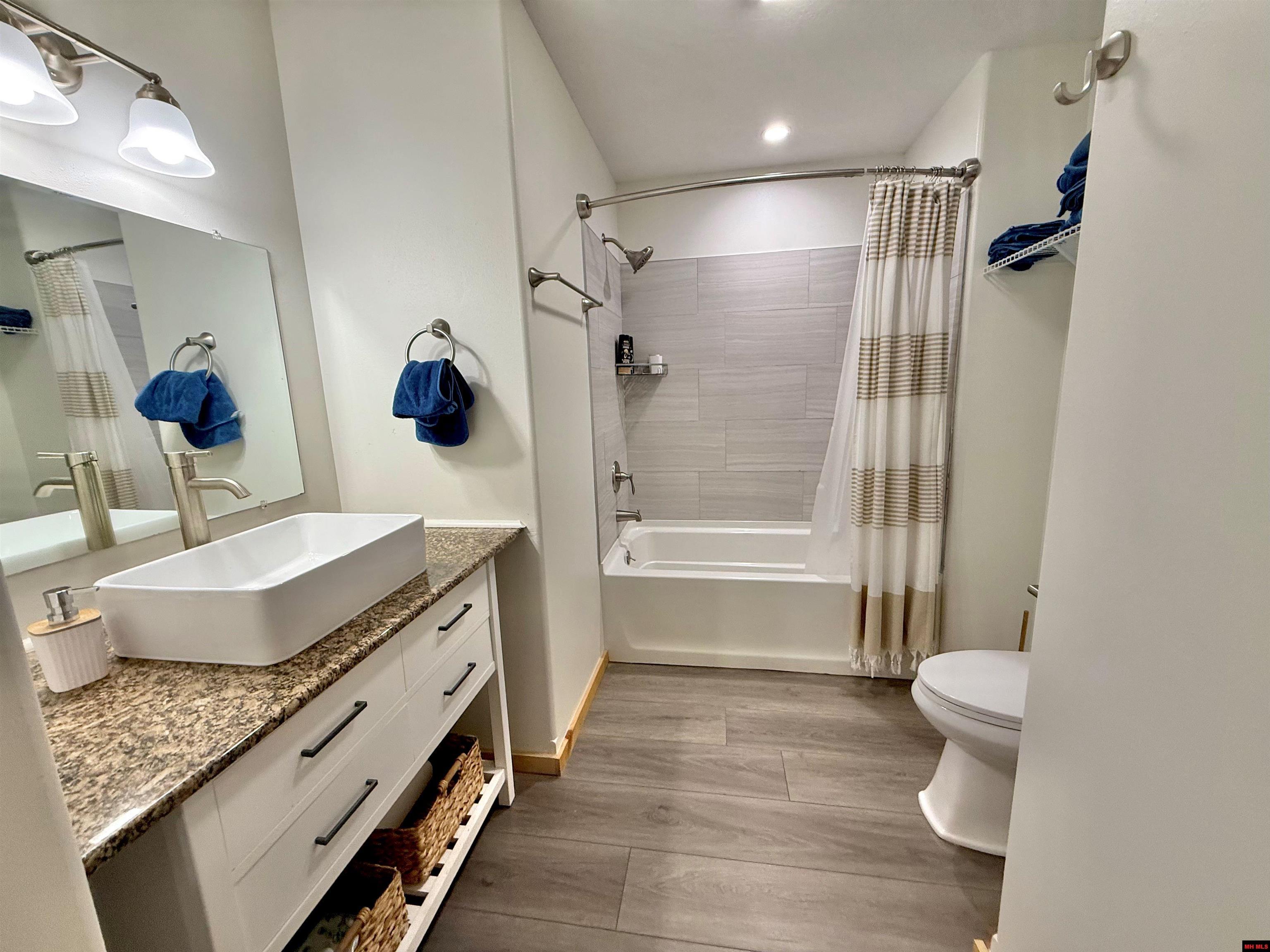 100 OAK LEAF TRAIL