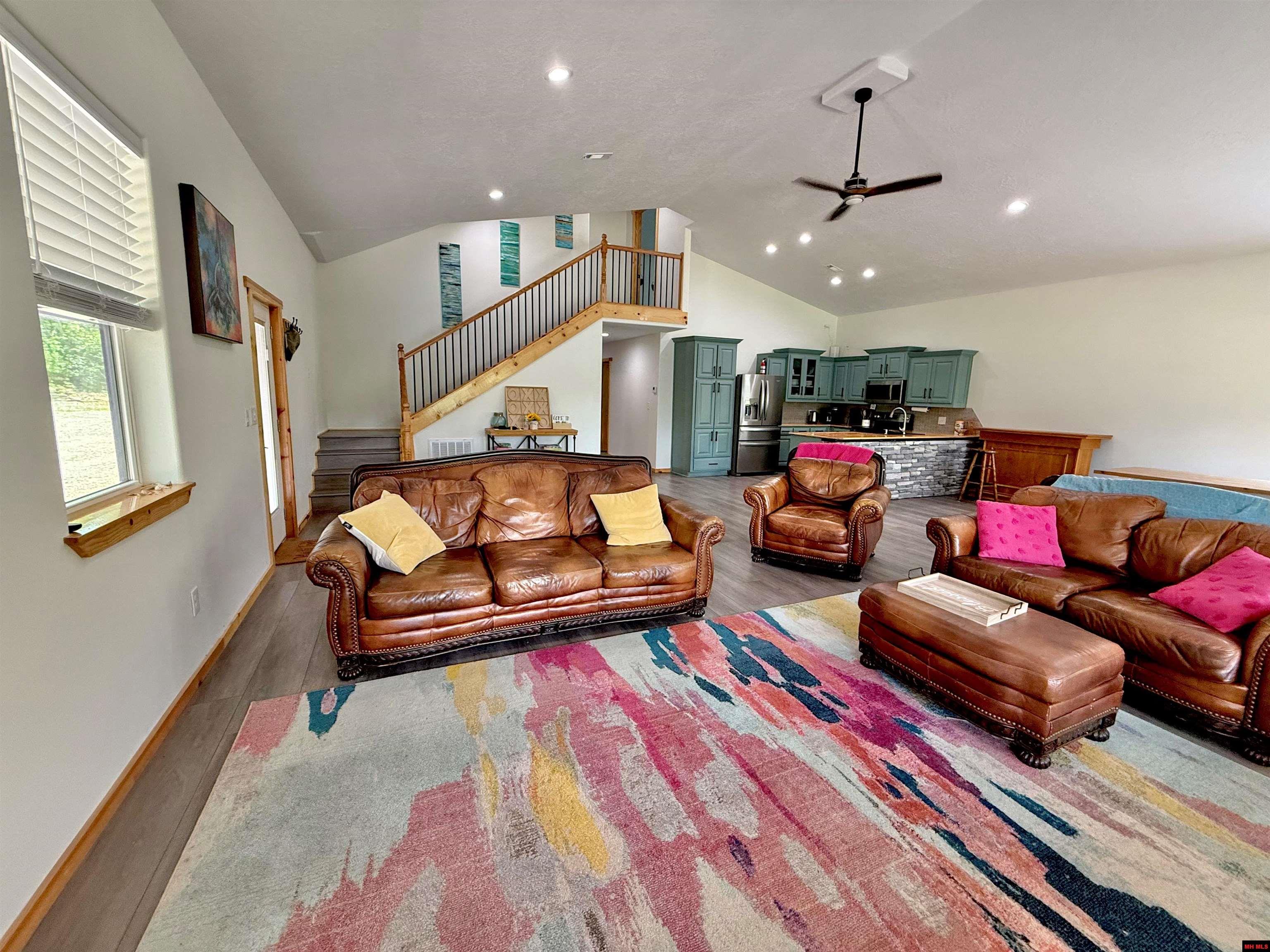 100 OAK LEAF TRAIL
