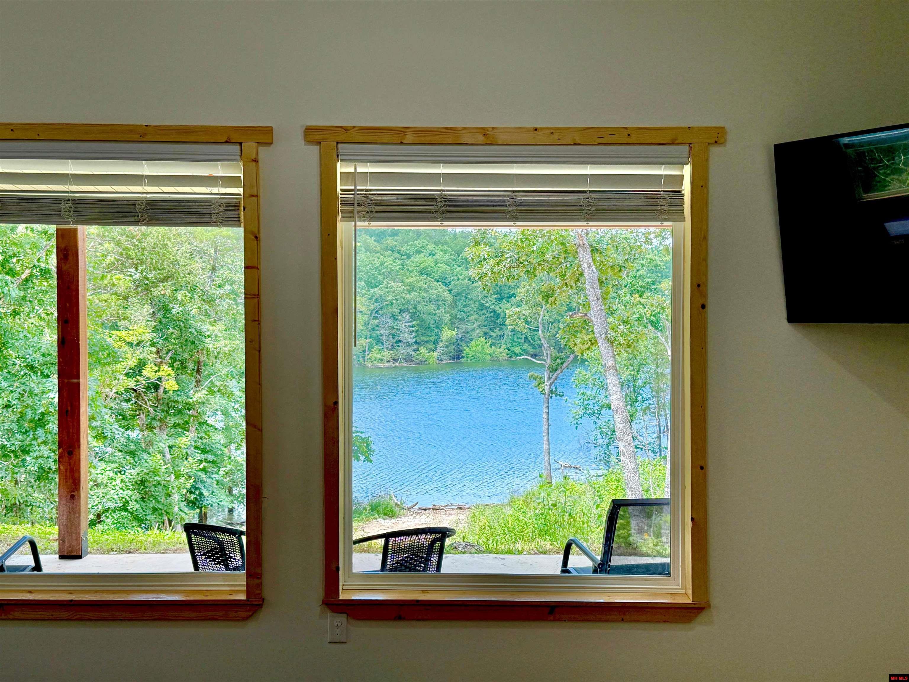 100 OAK LEAF TRAIL