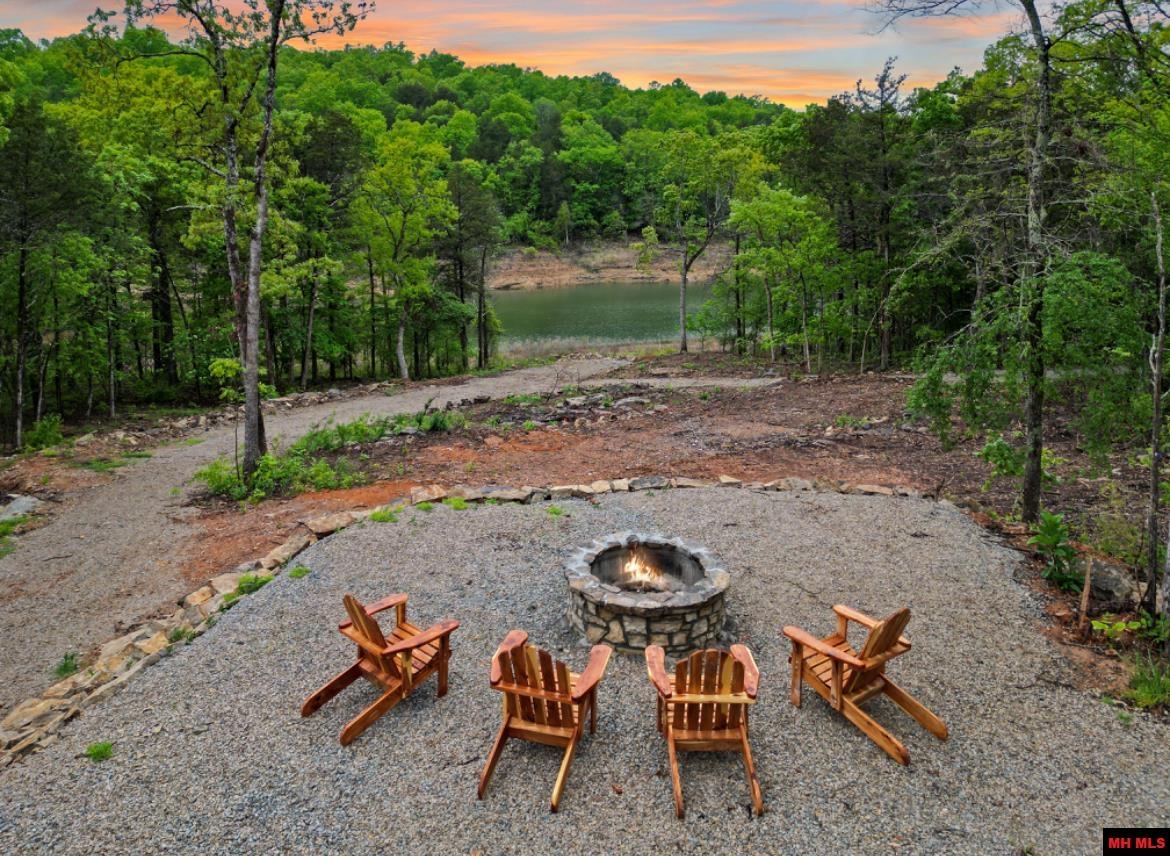 100 OAK LEAF TRAIL