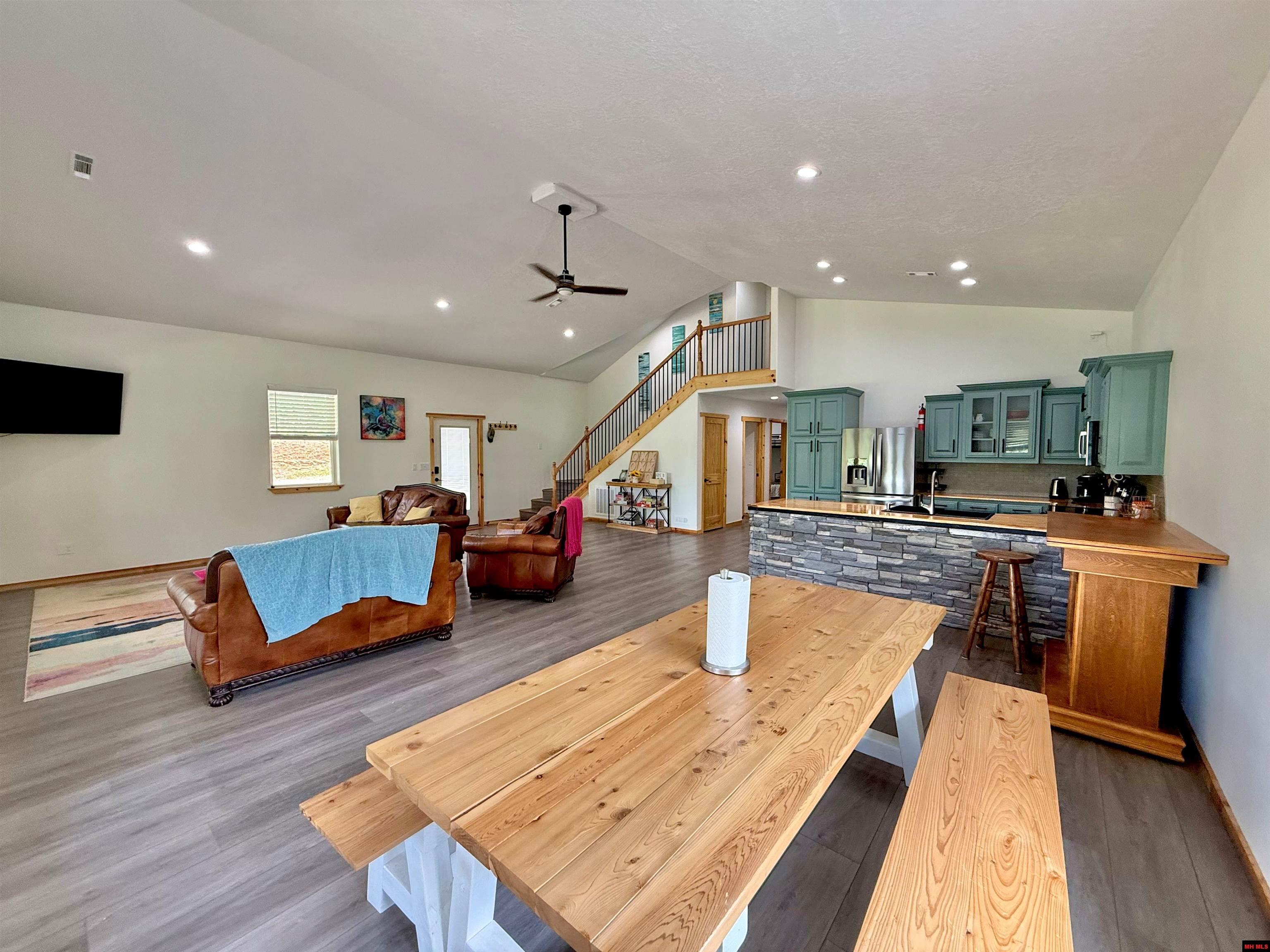 100 OAK LEAF TRAIL