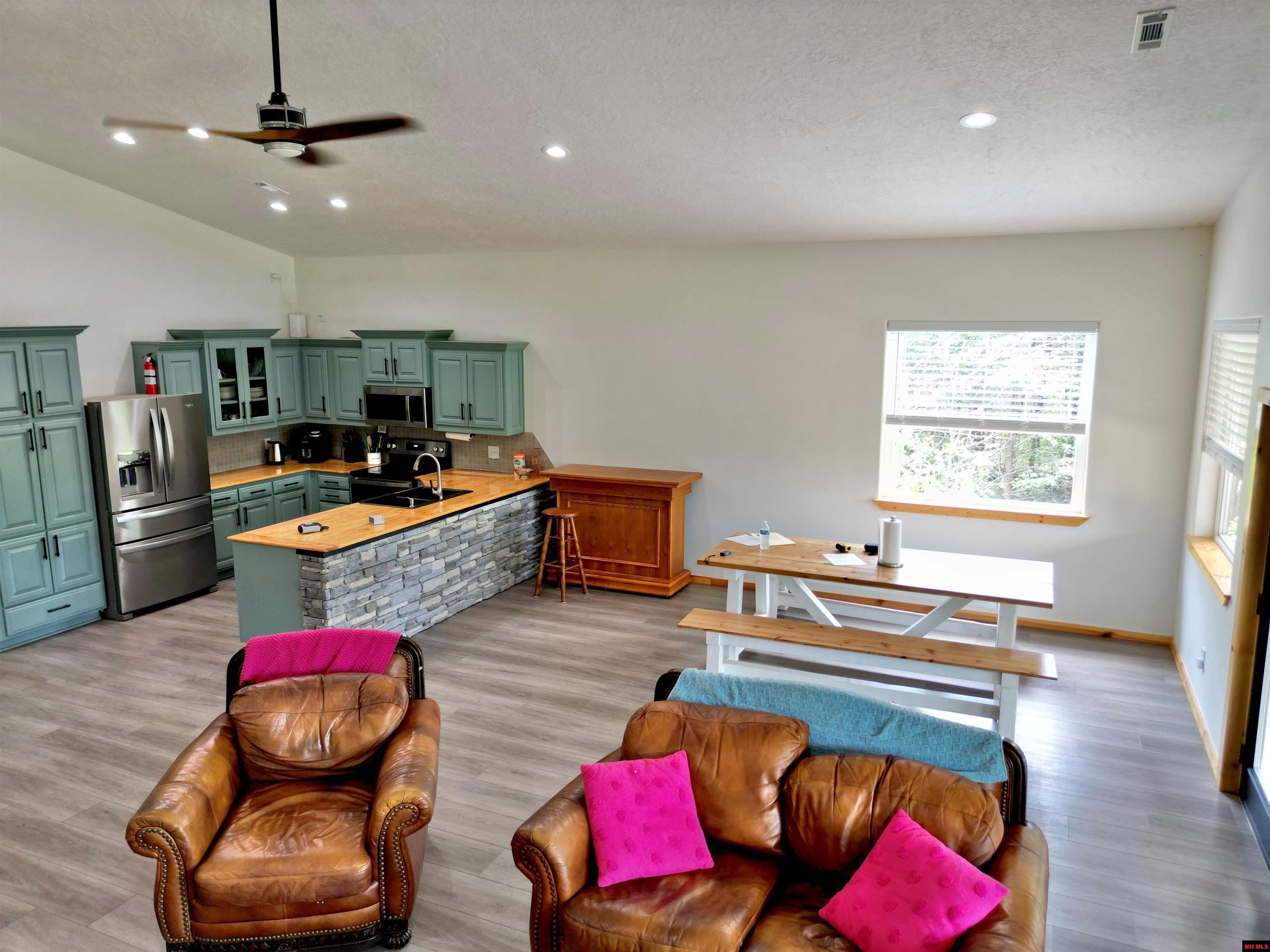 100 OAK LEAF TRAIL