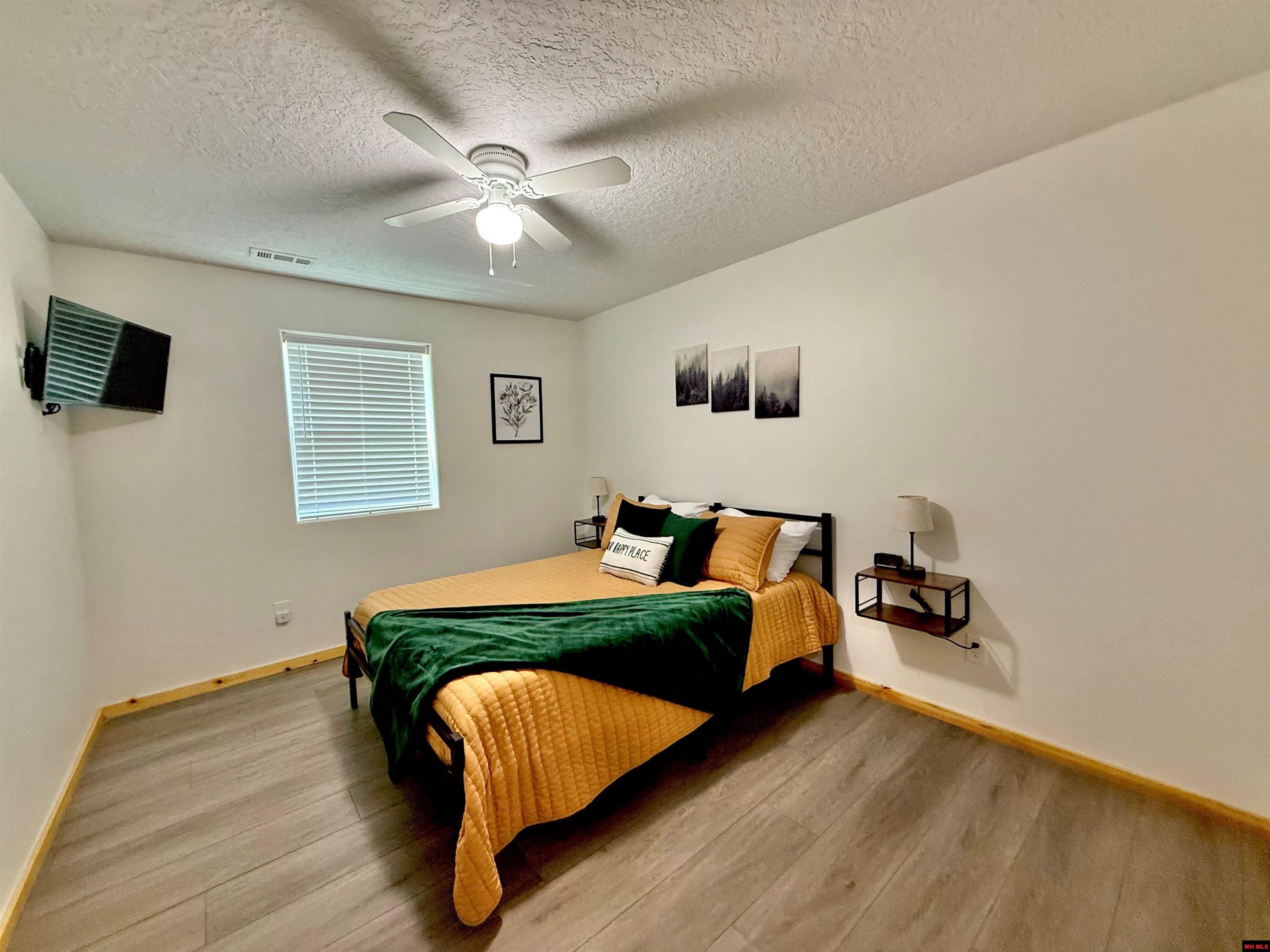 100 OAK LEAF TRAIL