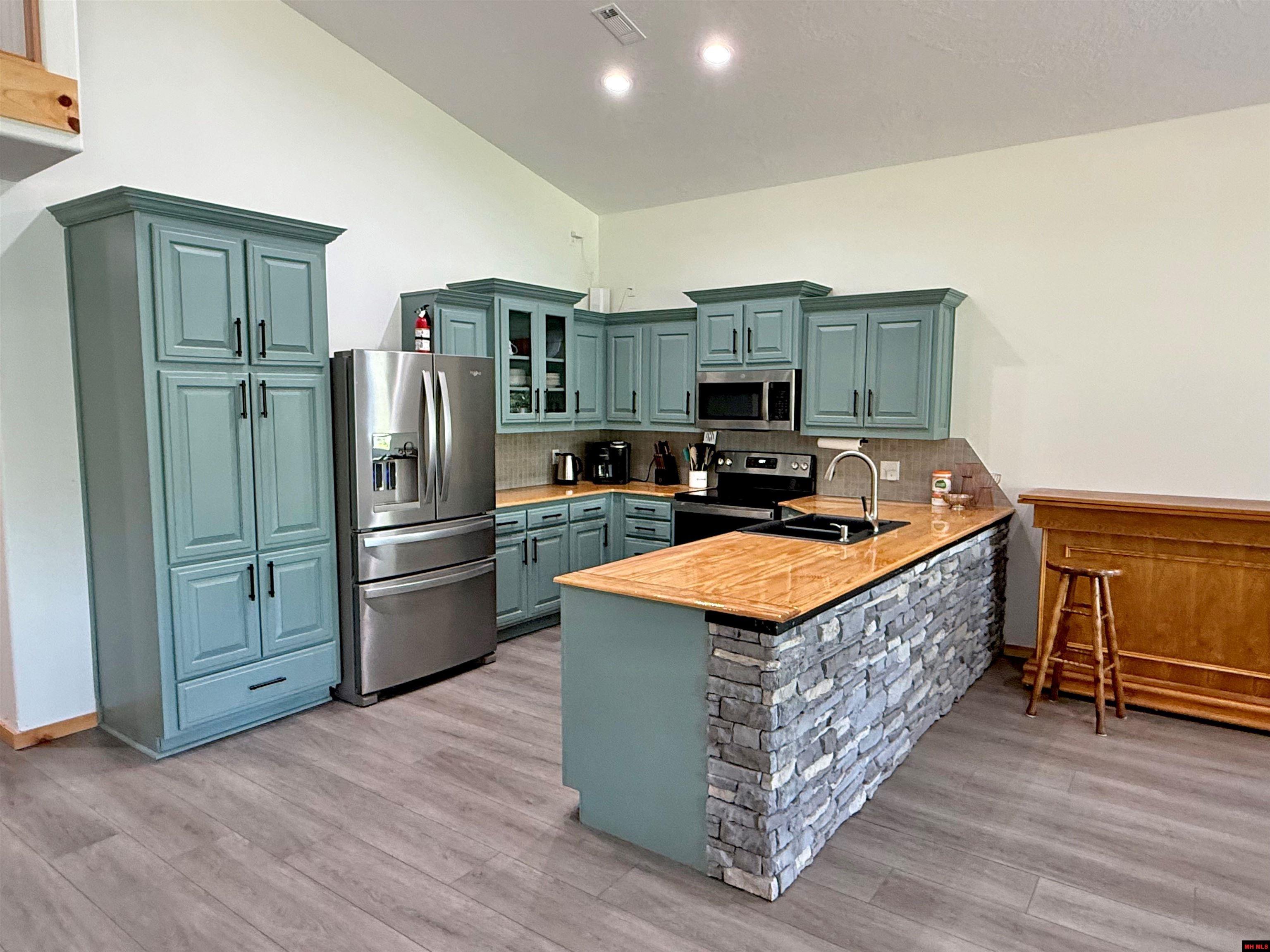 100 OAK LEAF TRAIL