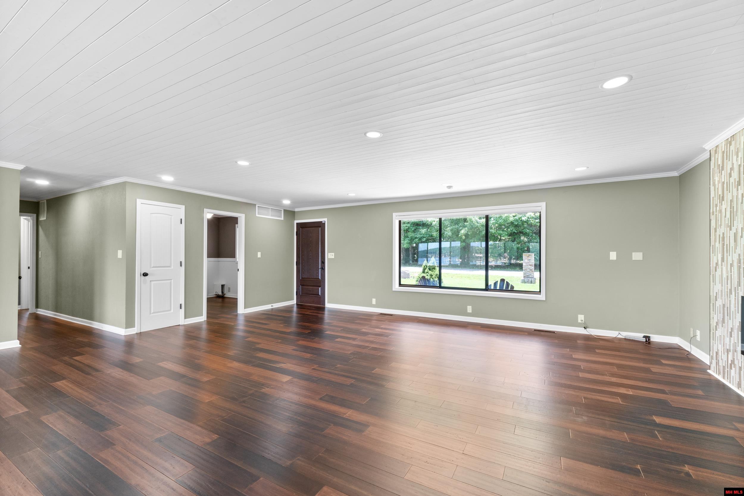 270 FERNCLIFF POINT