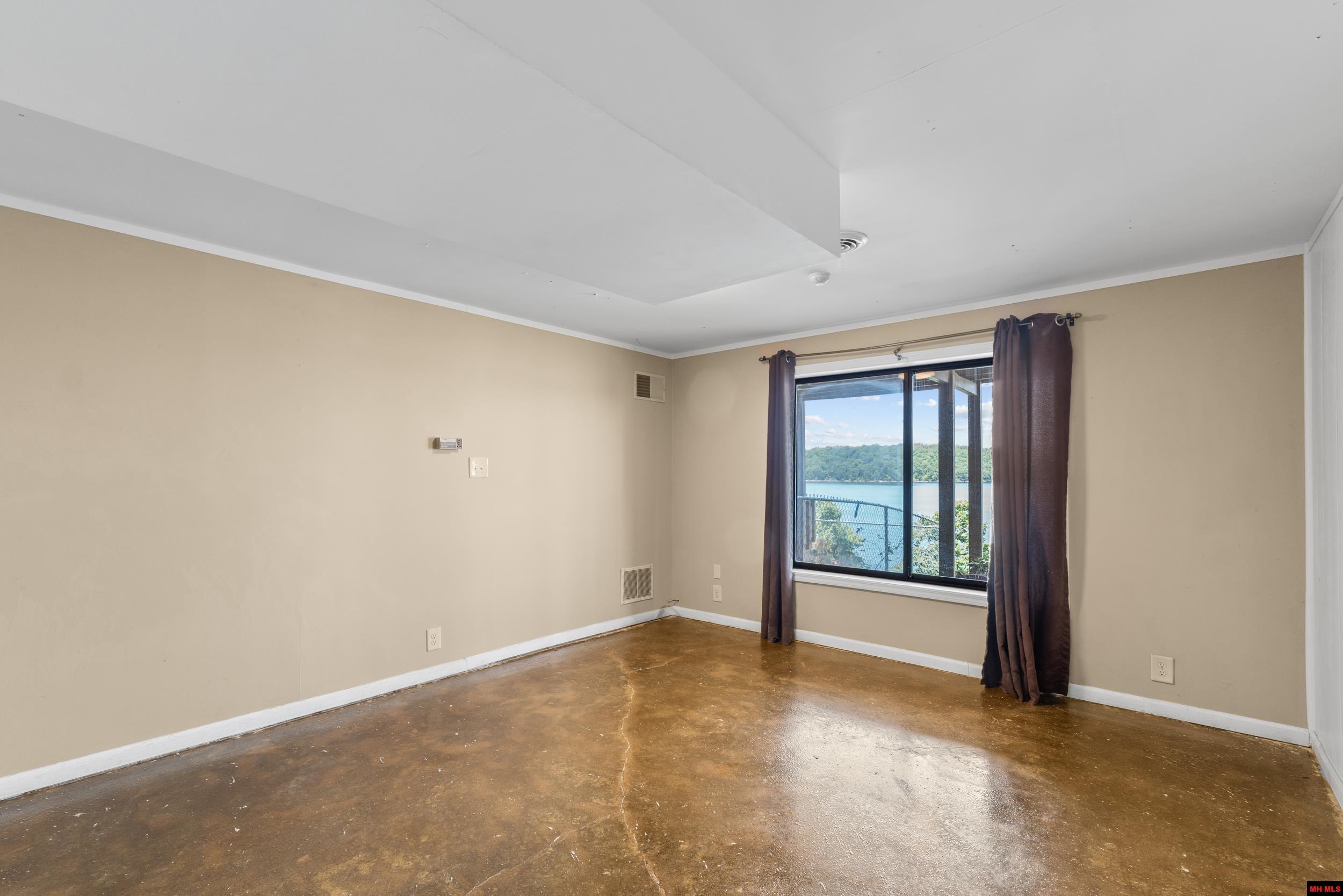 270 FERNCLIFF POINT