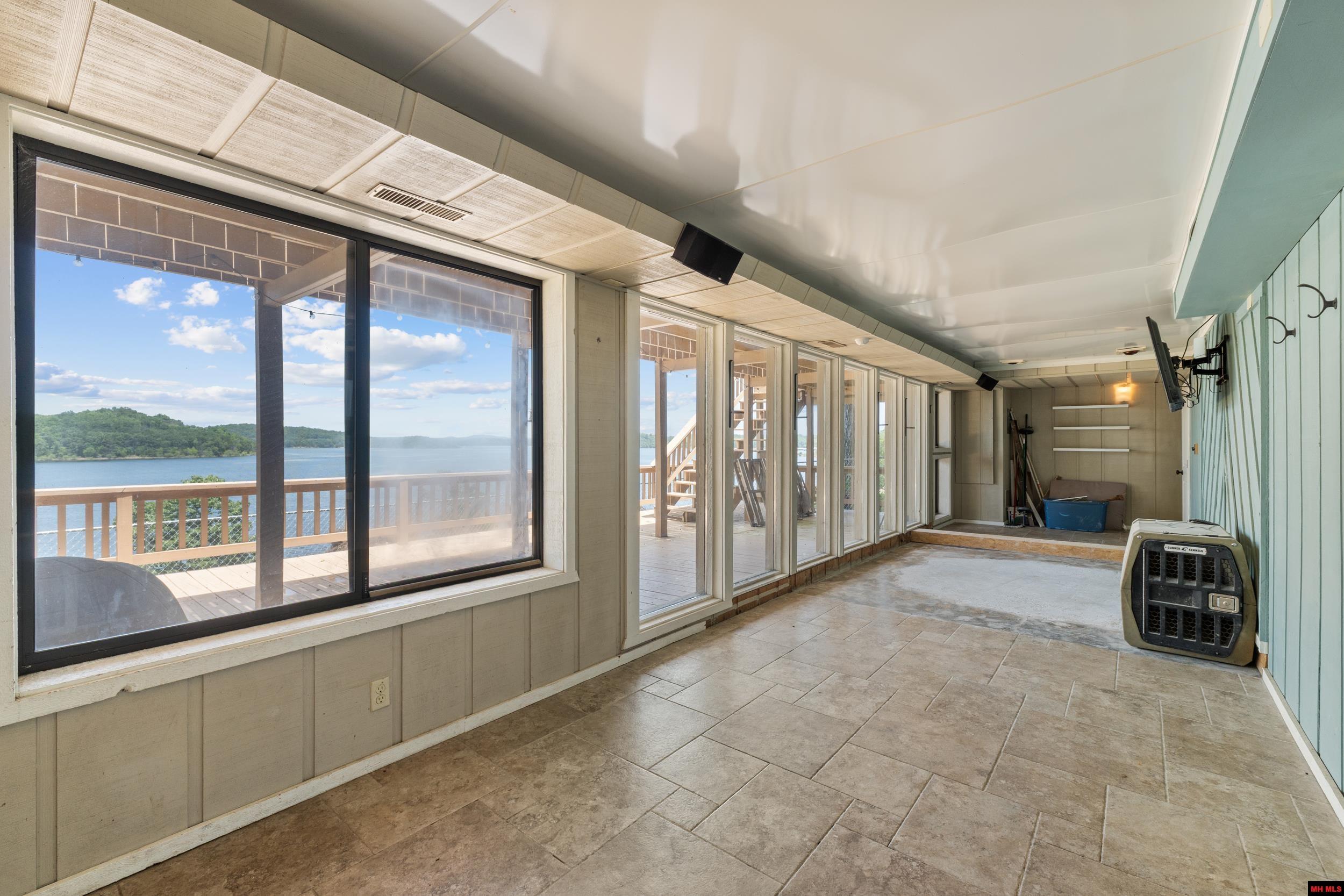 270 FERNCLIFF POINT