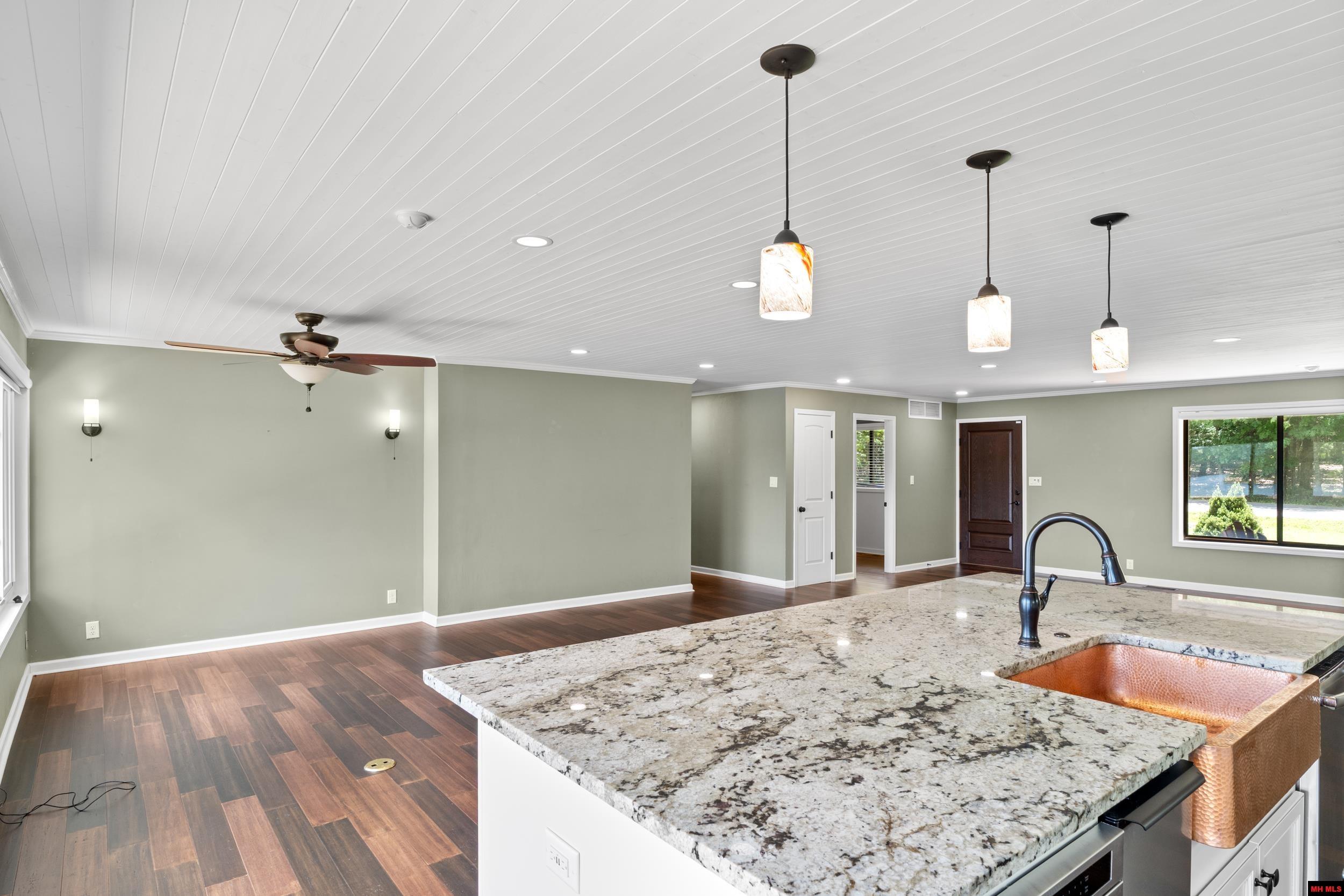 270 FERNCLIFF POINT