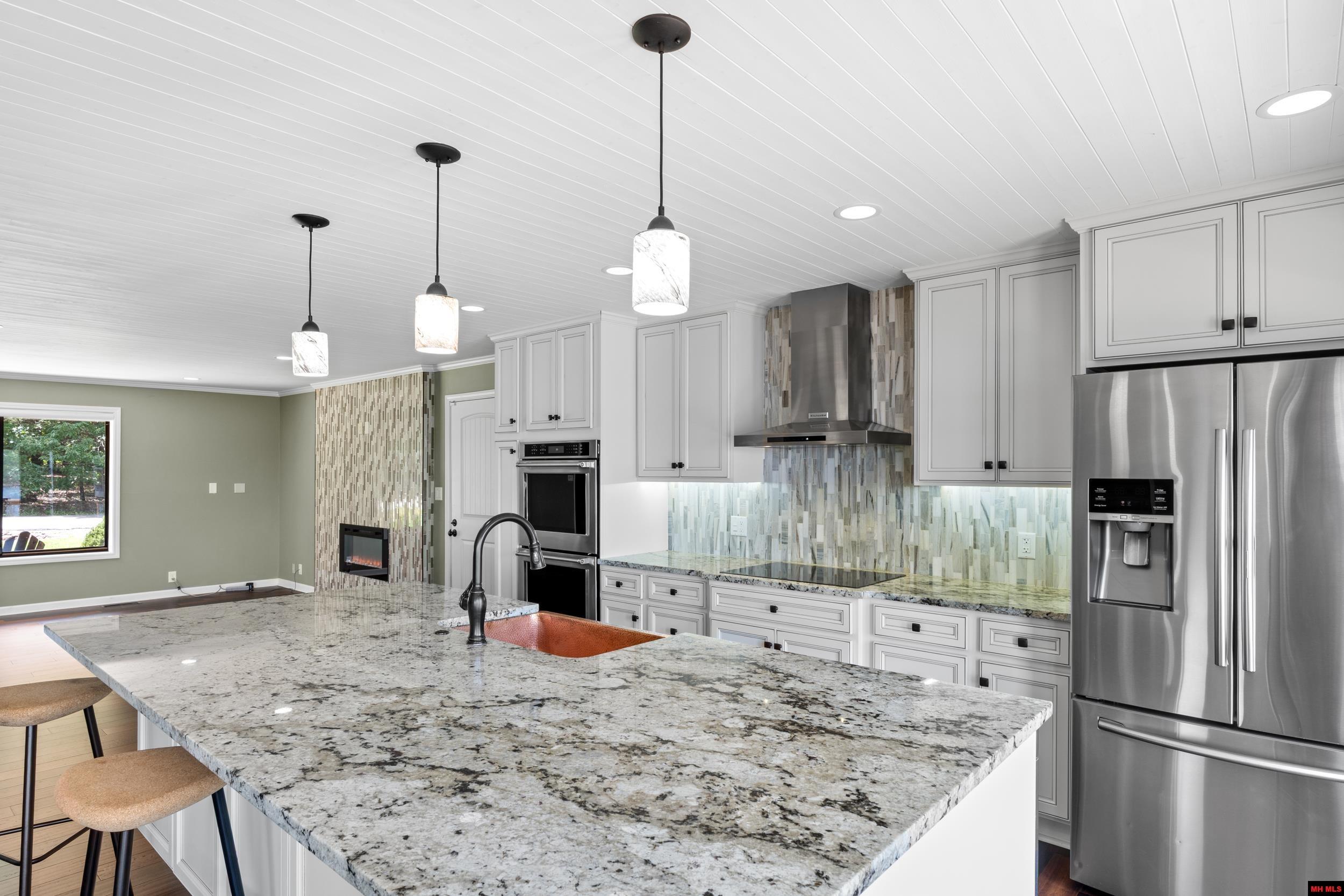 270 FERNCLIFF POINT