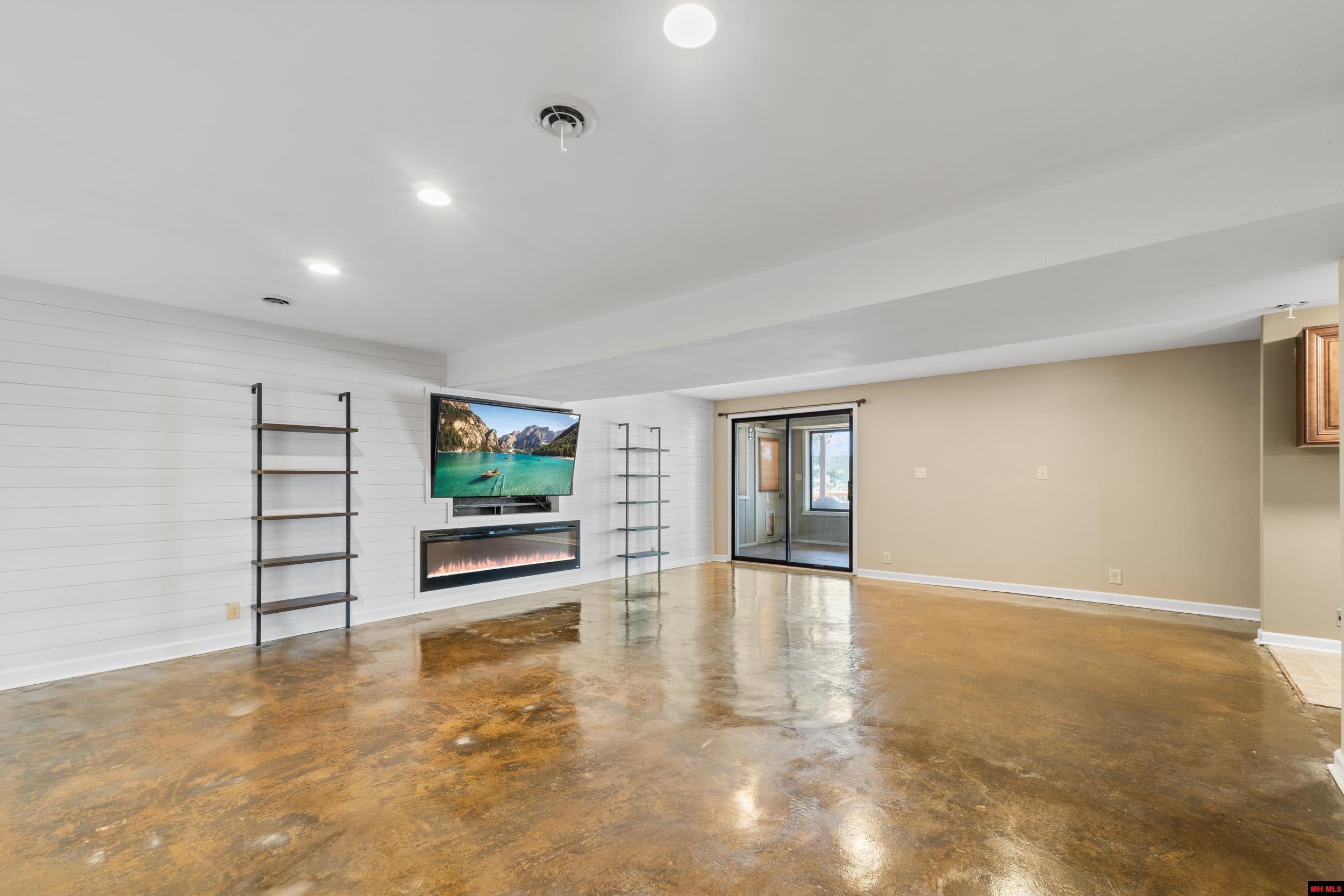 270 FERNCLIFF POINT