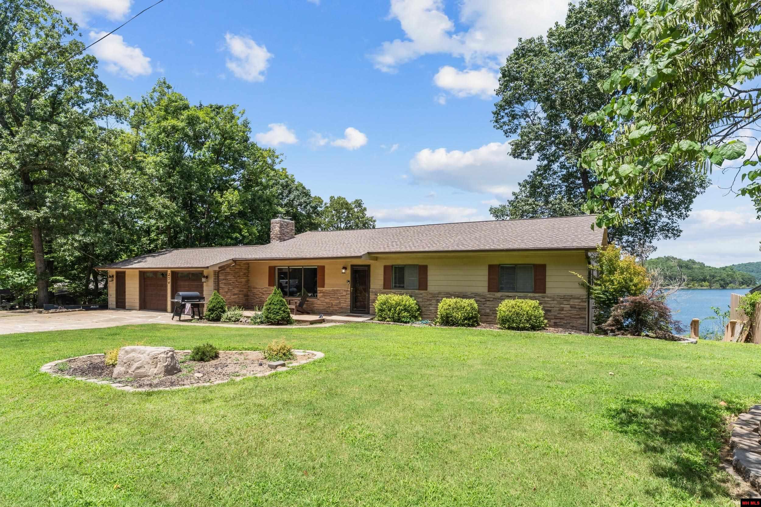 270 FERNCLIFF POINT