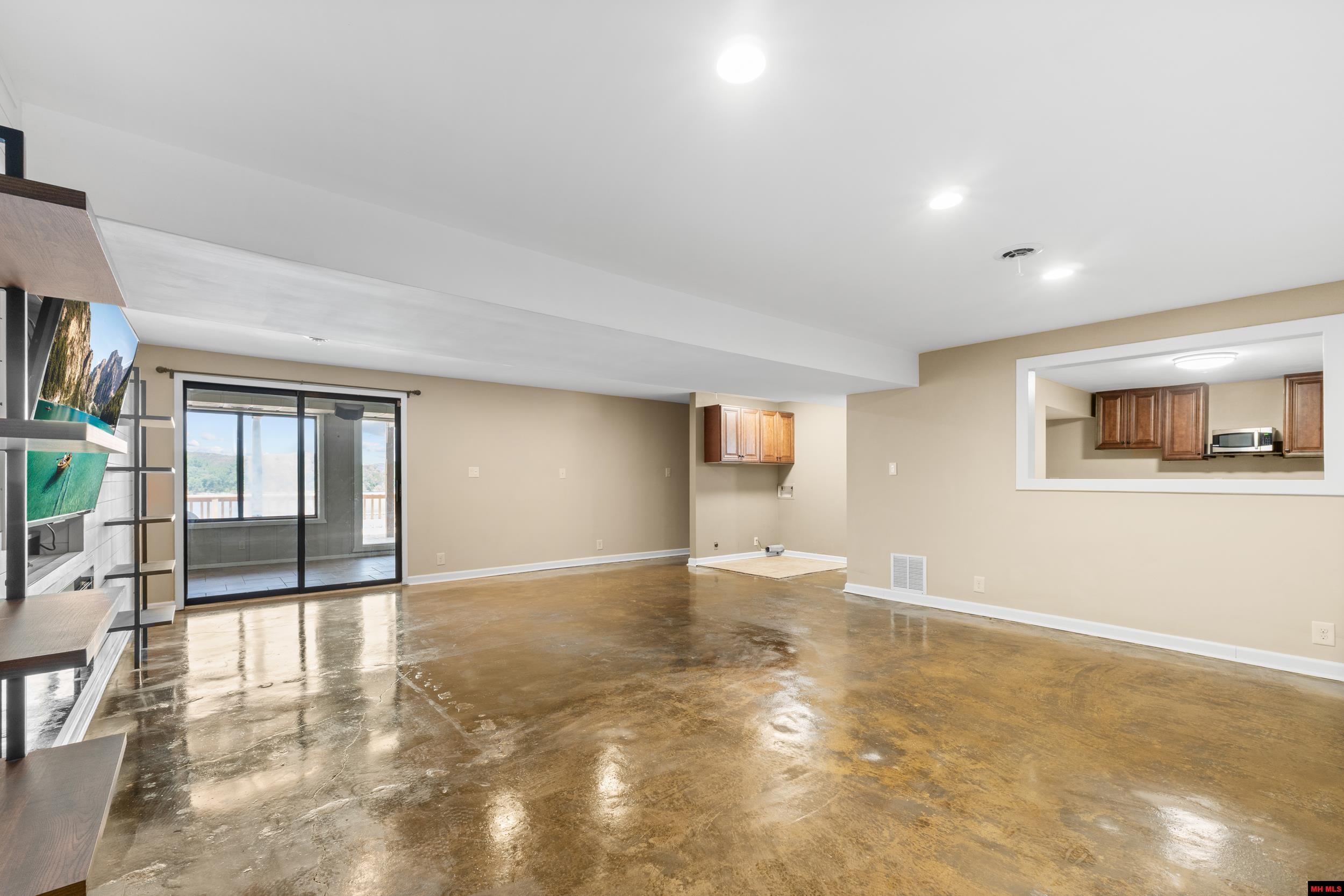 270 FERNCLIFF POINT