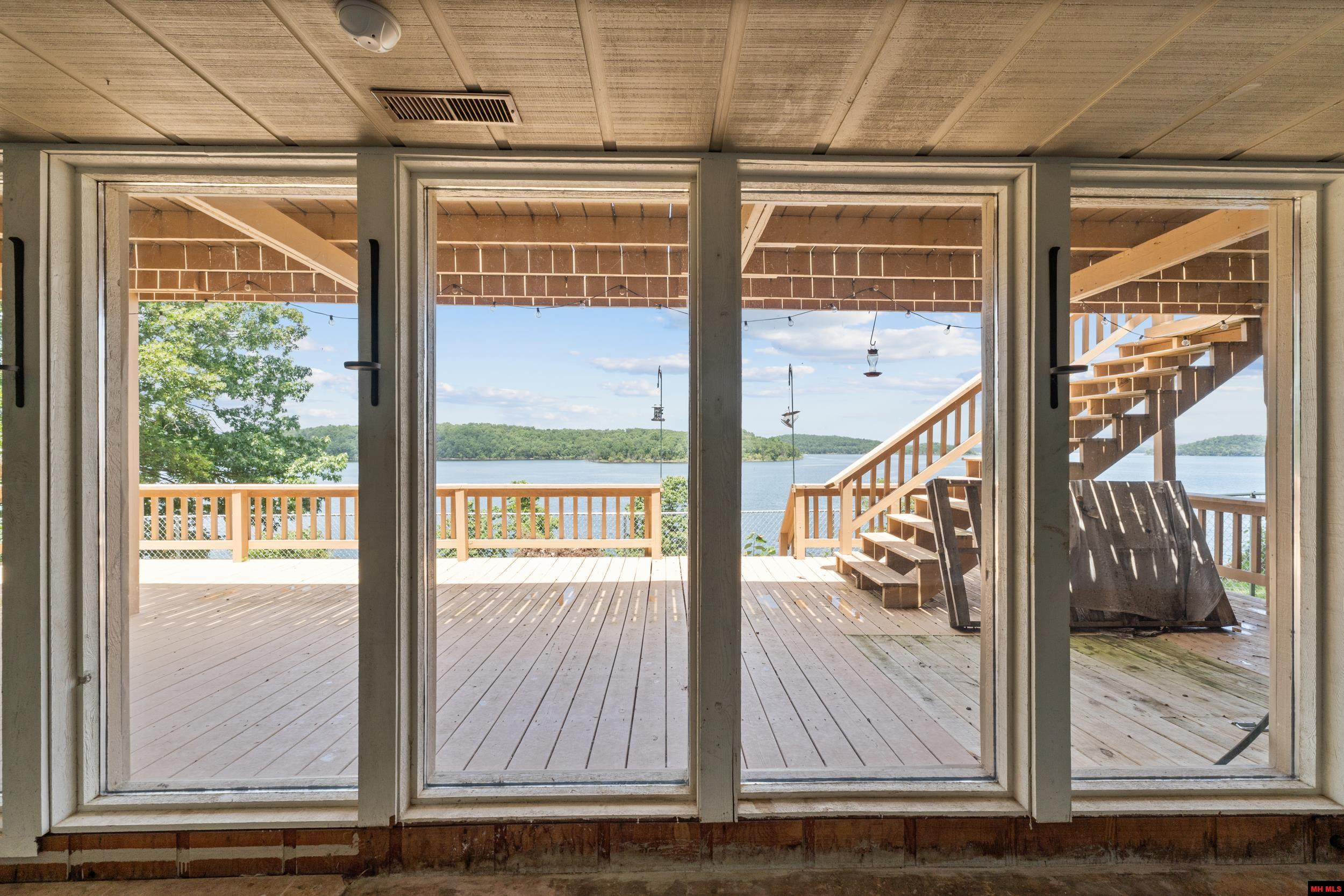 270 FERNCLIFF POINT