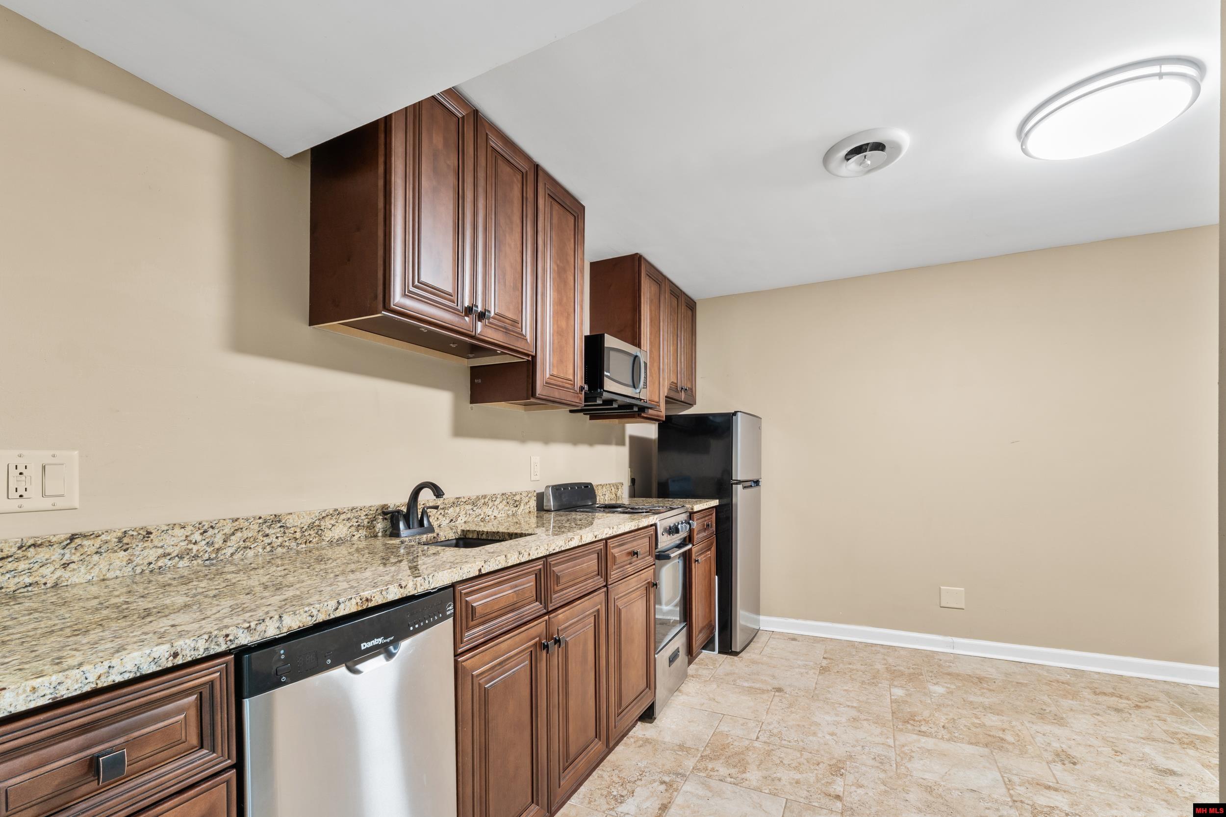 270 FERNCLIFF POINT