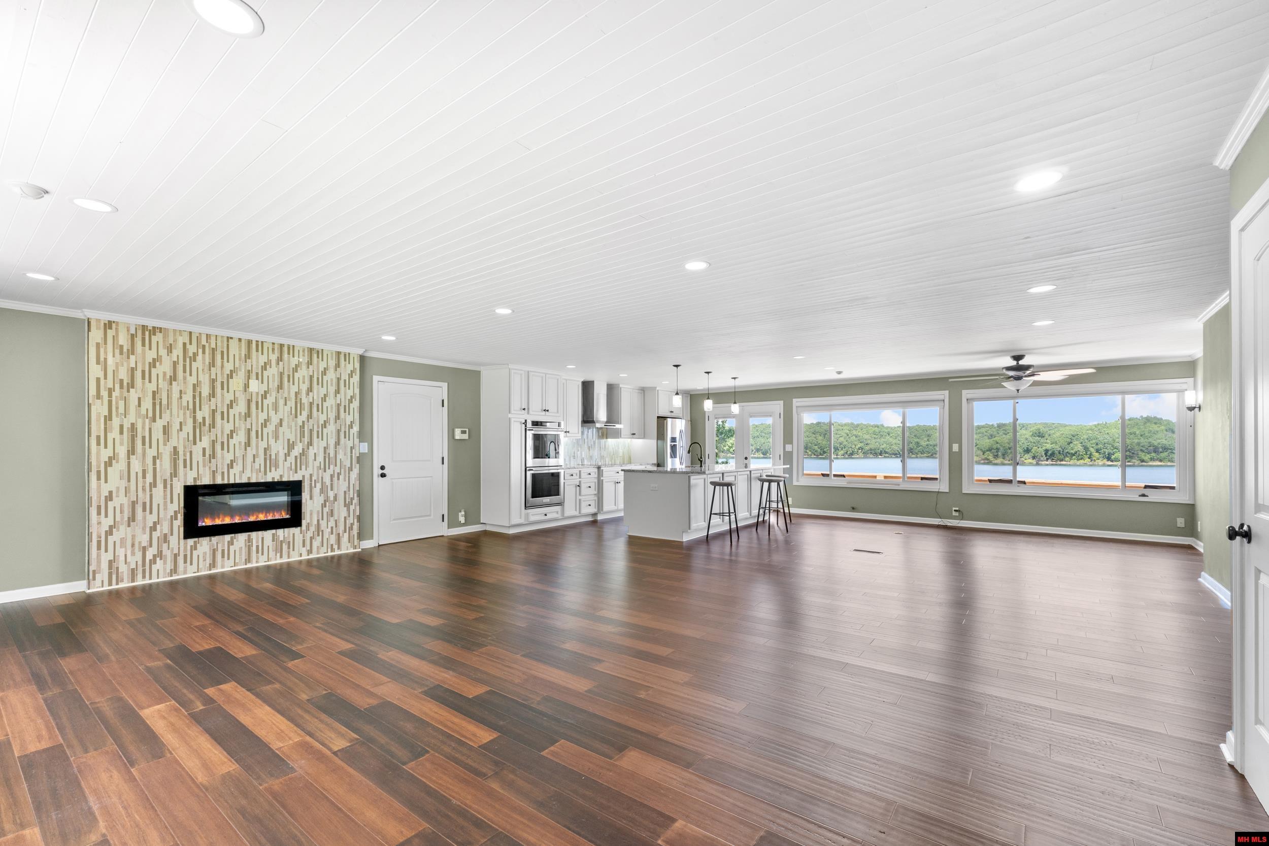 270 FERNCLIFF POINT